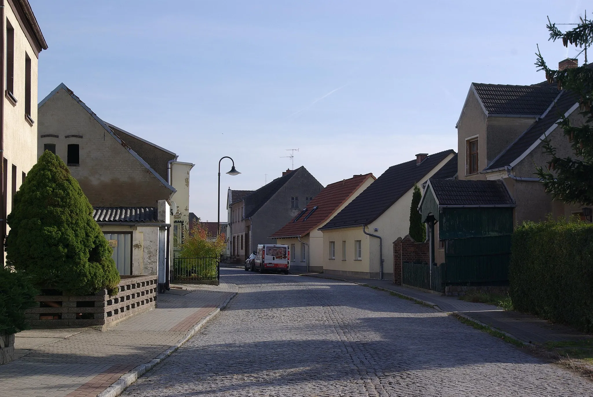 Photo showing: Niedergörsdorf, Ortsteil Malterhausen in Brandenburg. Blick in die Straße Malterhausen Dorf.