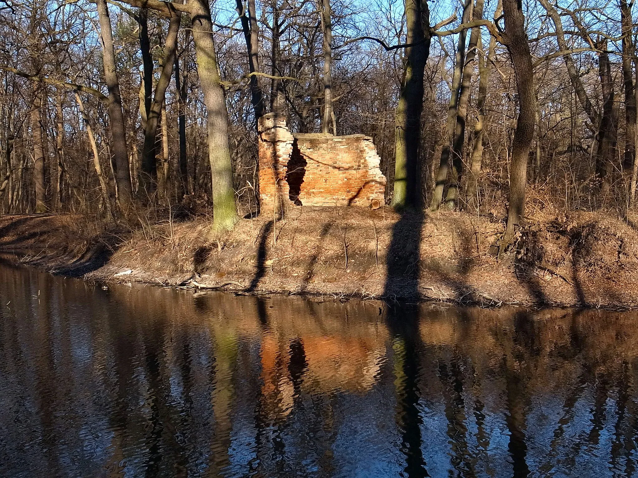 Photo showing: Dessau,Turmruine im Park Georgium  / Beckerbruch (auch Ruinenturm genannt)