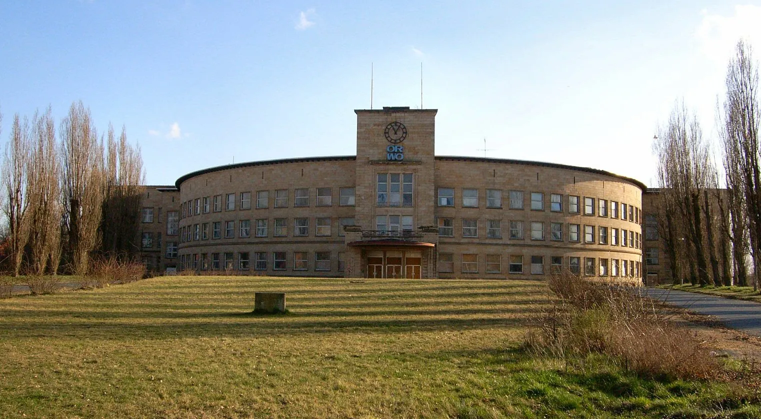 Photo showing: Bitterfeld-Wolfen, ORWO Administration Building, today, the town hall of Bitterfeld-Wolfen.