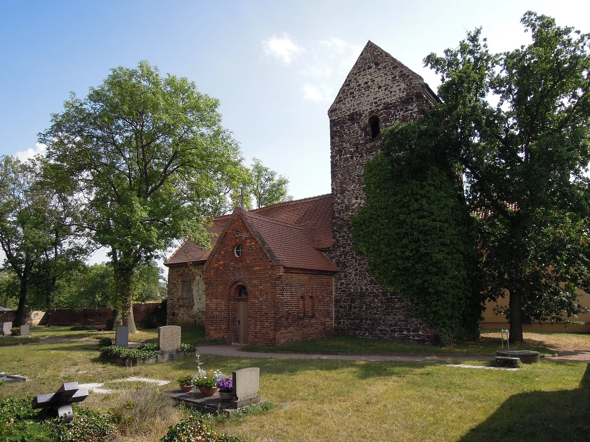 Photo showing: Dorfkirche Köckern -Nordwestansicht- August 2022