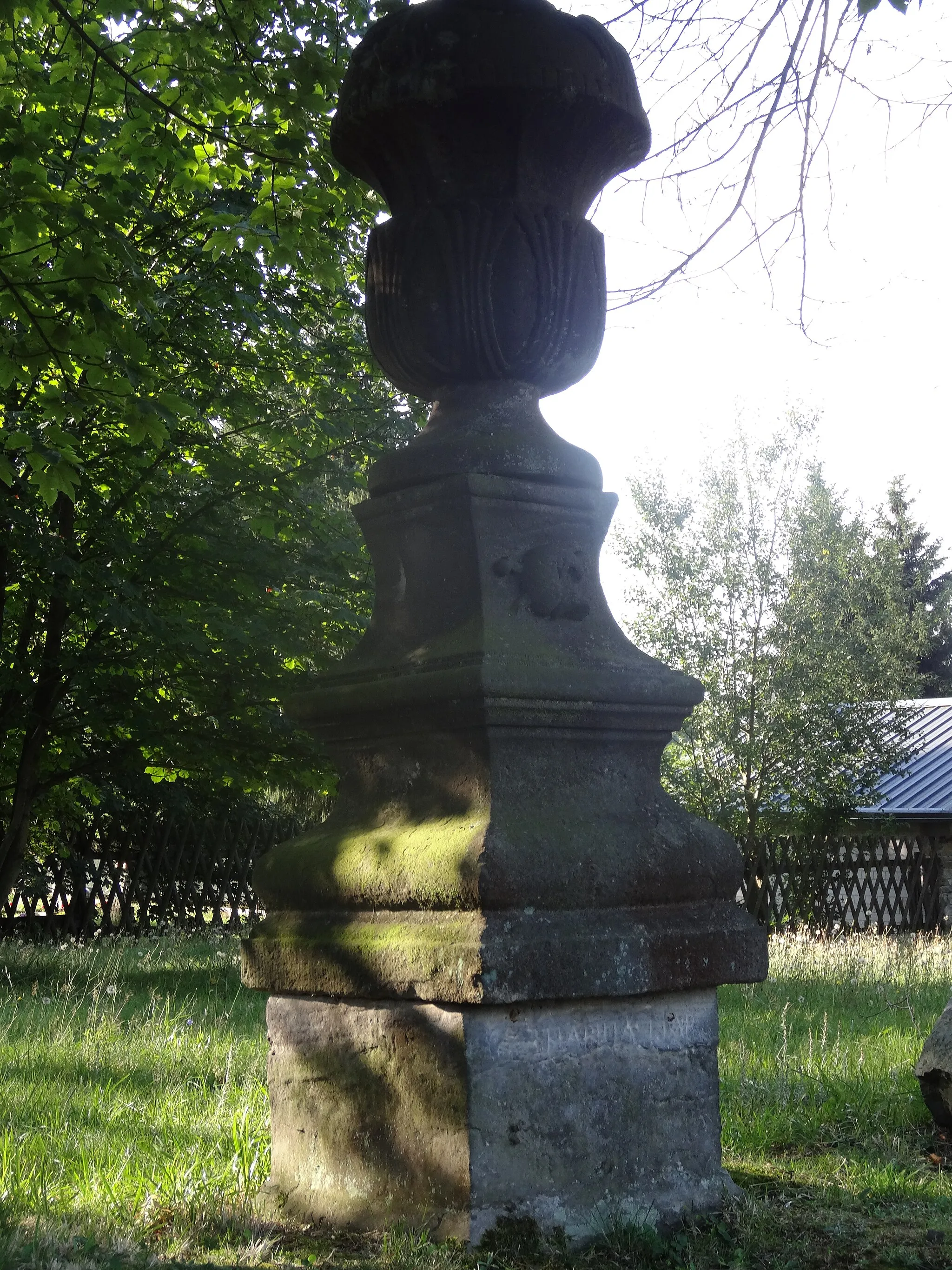 Photo showing: Grave stone in Sophienhof (Harztor), Thuringia, Germany