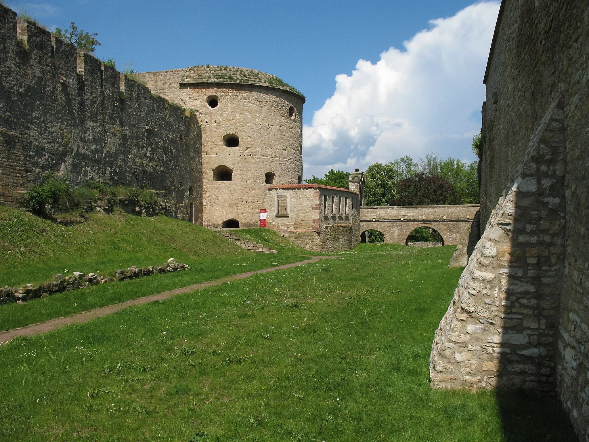 Photo showing: Moat and bastion in Querfurt in Saxony-Anhalt, Germany