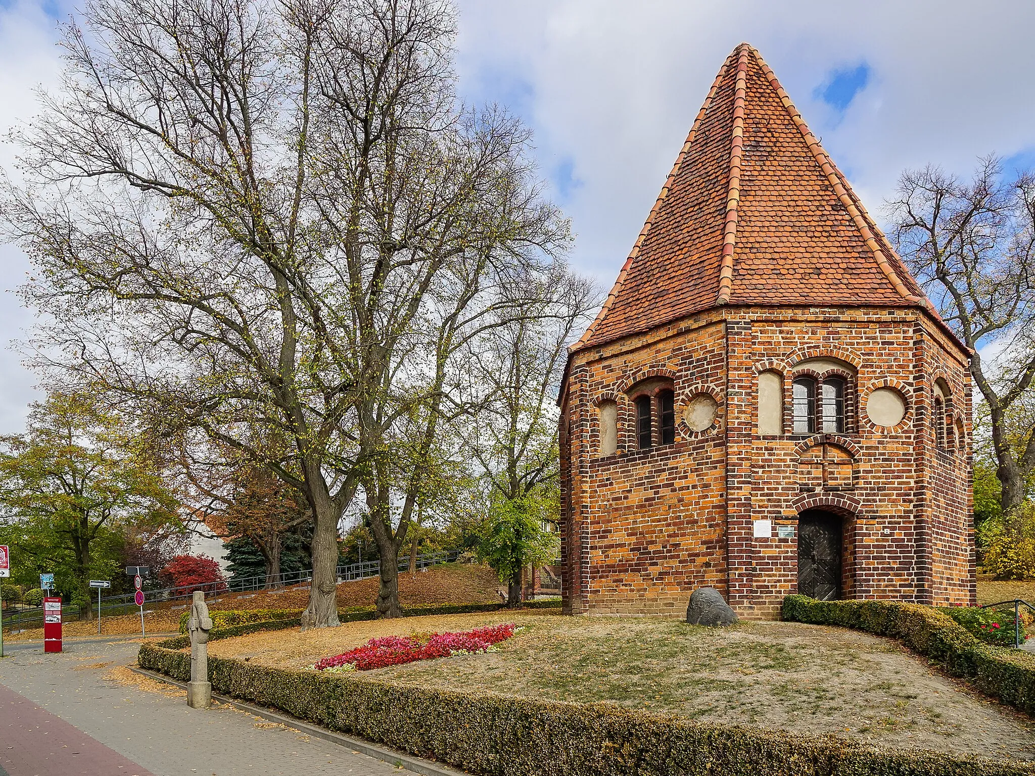 Photo showing: This is a picture of the Saxony-Anhalt Kulturdenkmal (cultural heritage monument) with the ID