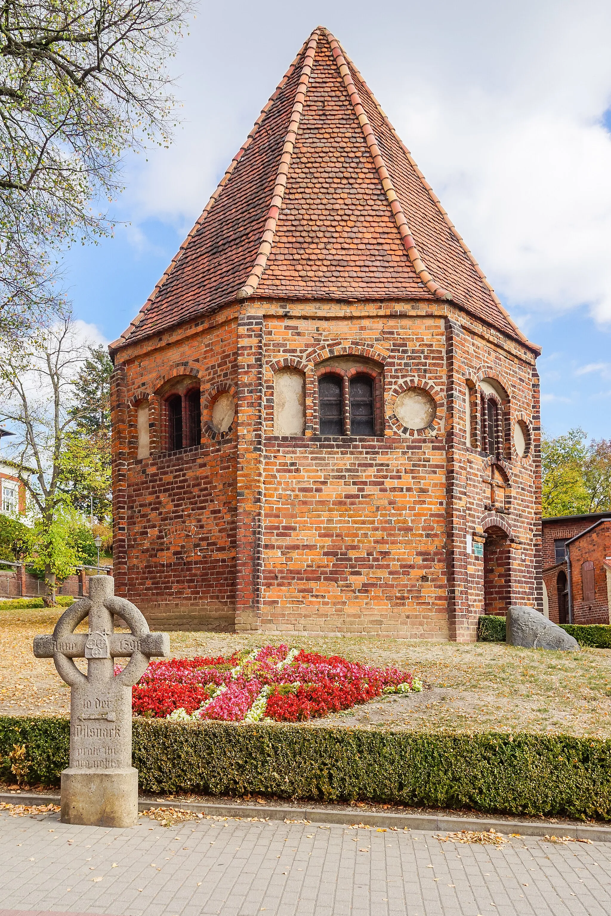 Photo showing: This is a picture of the Saxony-Anhalt Kulturdenkmal (cultural heritage monument) with the ID