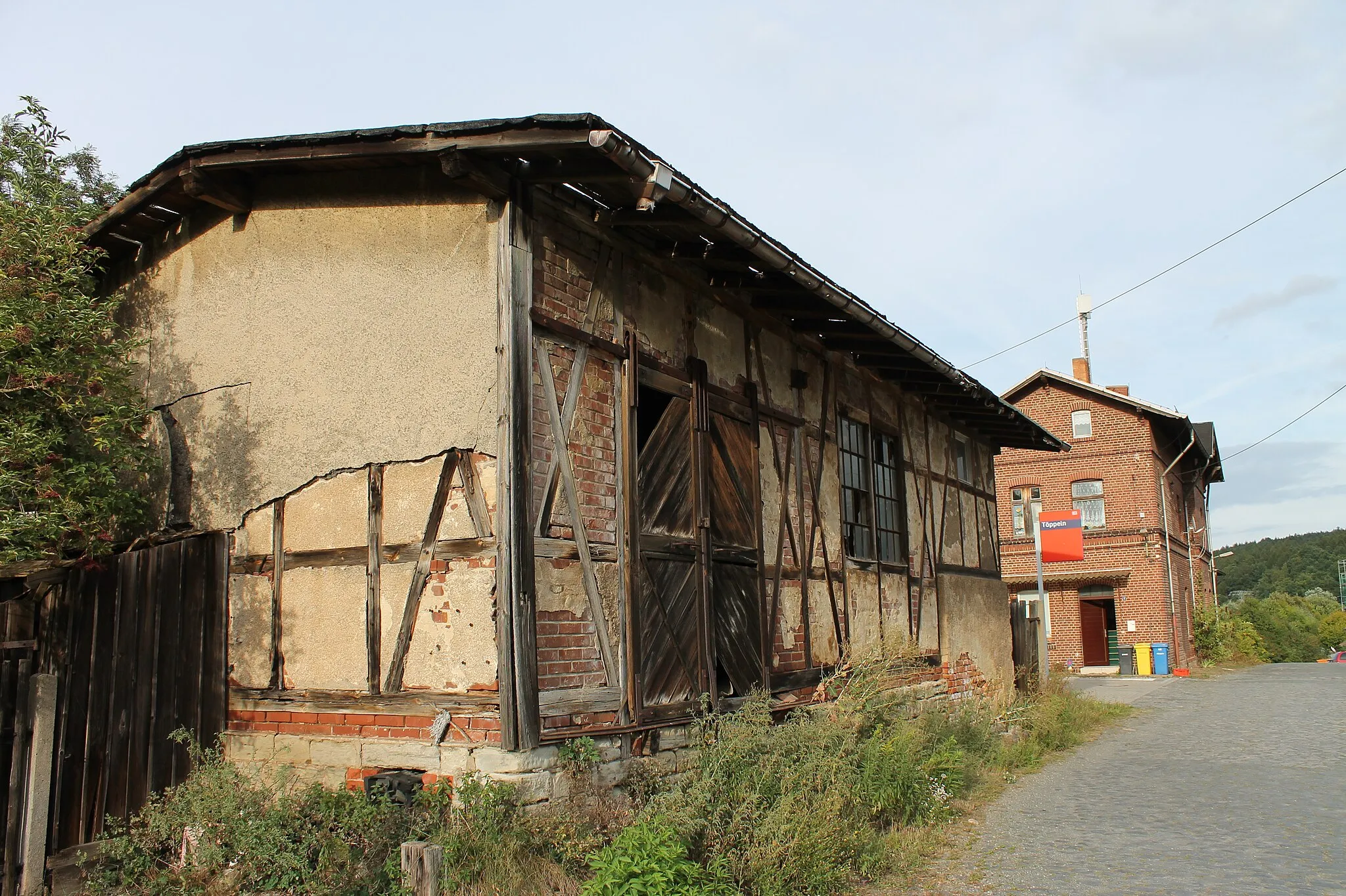 Photo showing: Nebengebäude am Bahnsteig Töppeln.