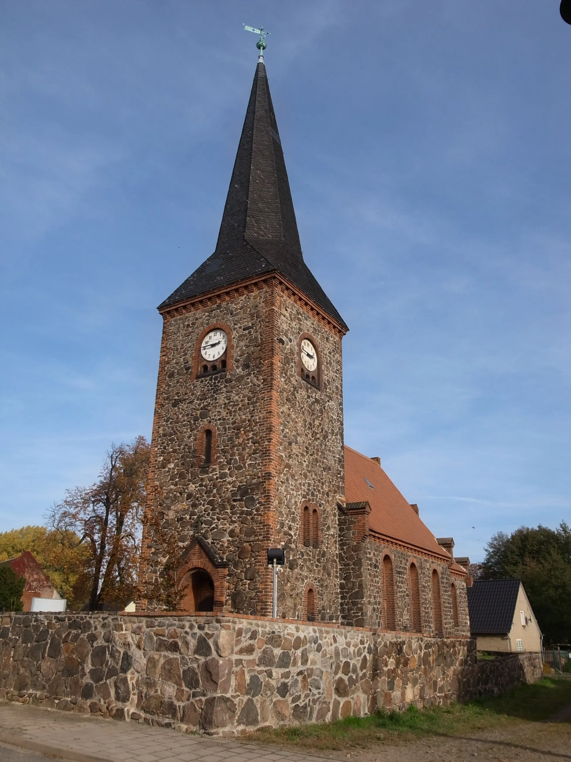 Photo showing: Dessau-Roßlau, Ortsteil Mühlstedt, Kirche (Baudenkmal im Denkmalverzeichniss Sachsen-Anhalt, Erfassungsnummer: 094 71536 000 000 000 000 [1])