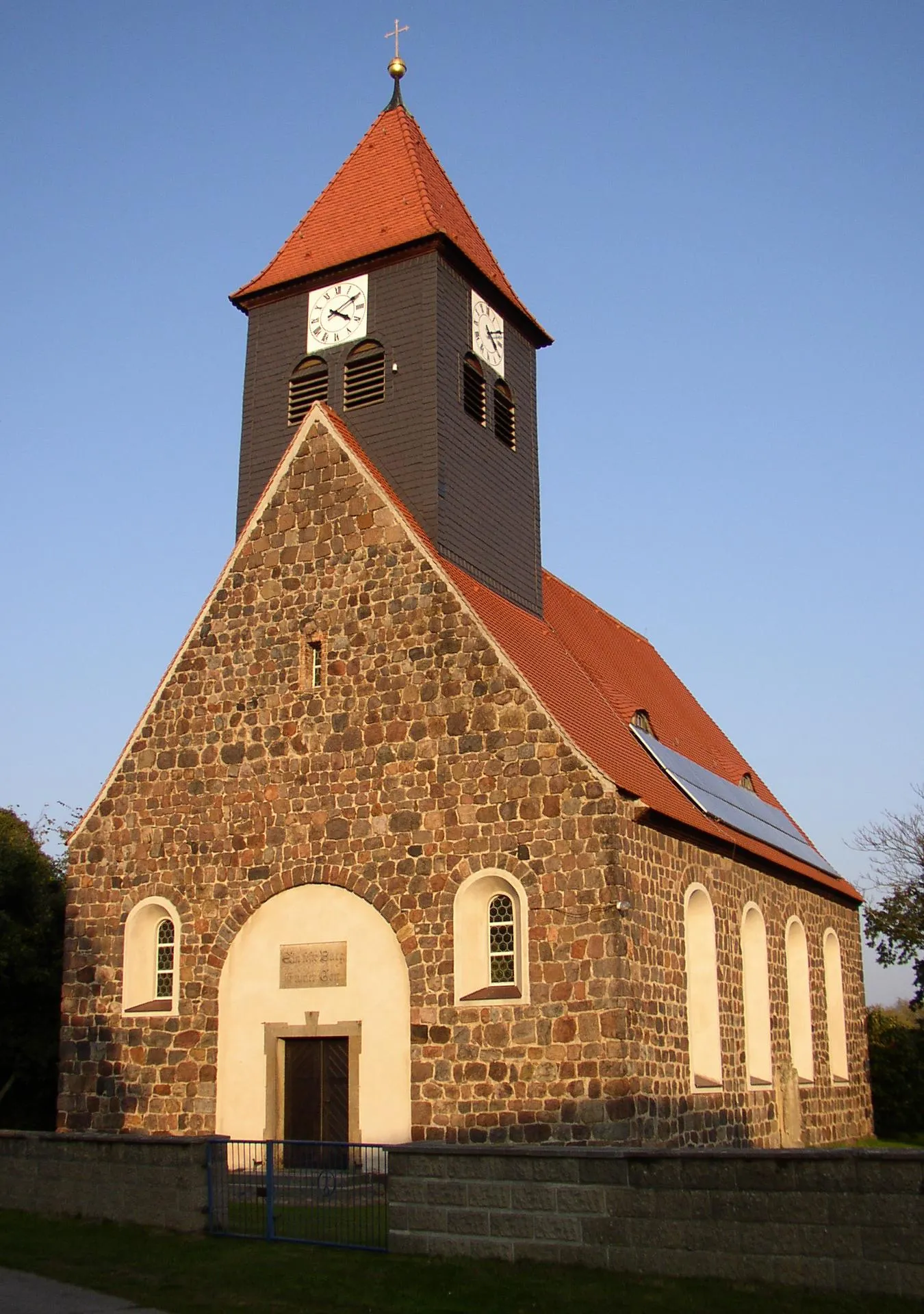 Photo showing: Church in Niedergörsdorf-Blönsdorf in Brandenburg, Germany