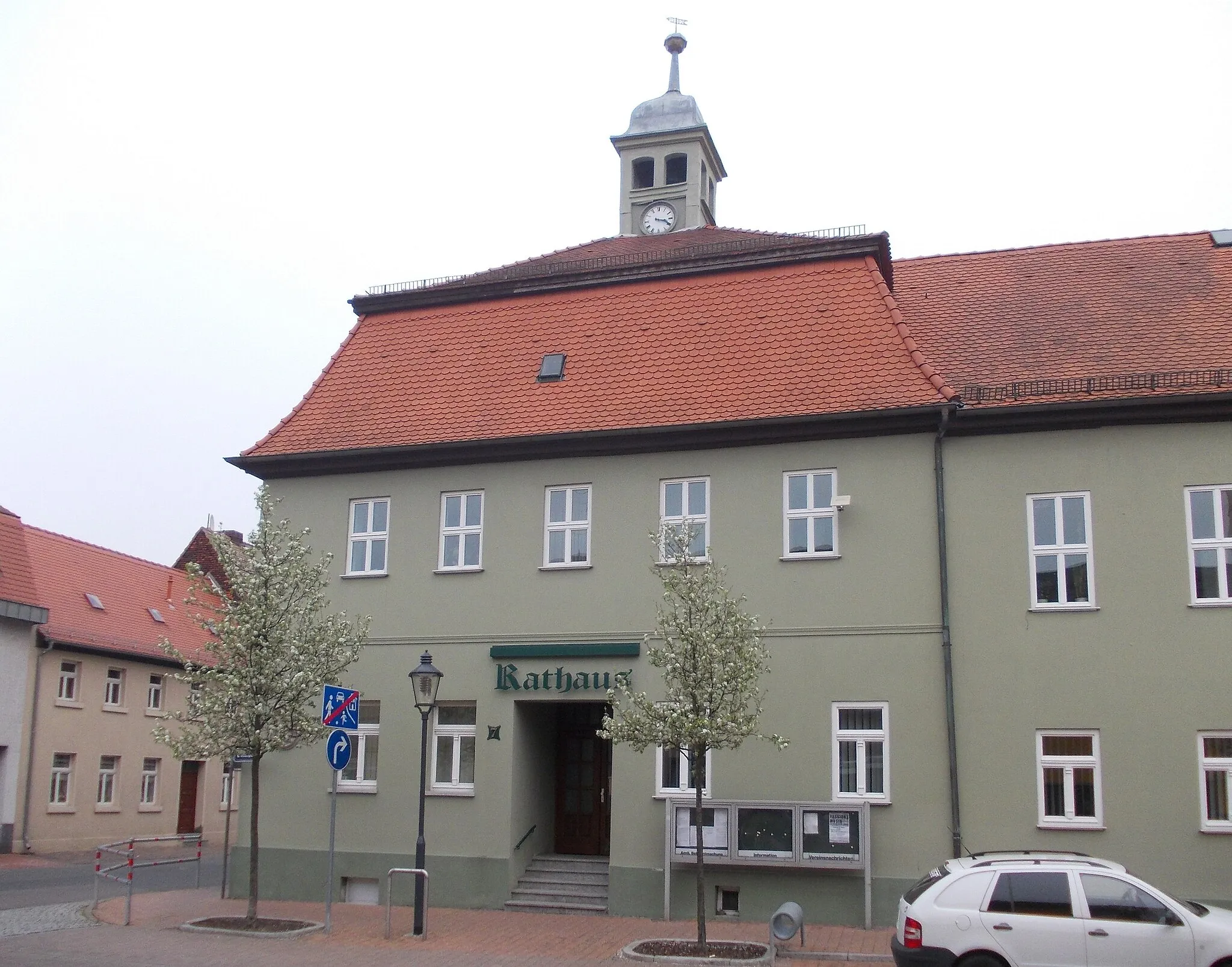 Photo showing: Town hall of Jessnitz (Raguhn-Jessnitz, Anhalt-Bitterfeld district, Saxony-Anhalt)
