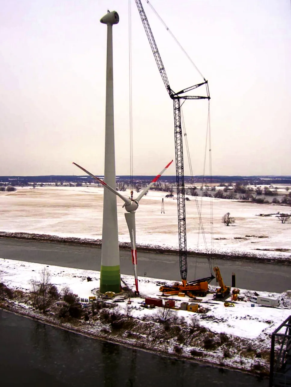 Photo showing: Enercon E70-4 wind energy converter at Steinkopf island in Magdeburg, Germany. hub hight: 114 m, rotor diameter ca. 71 m