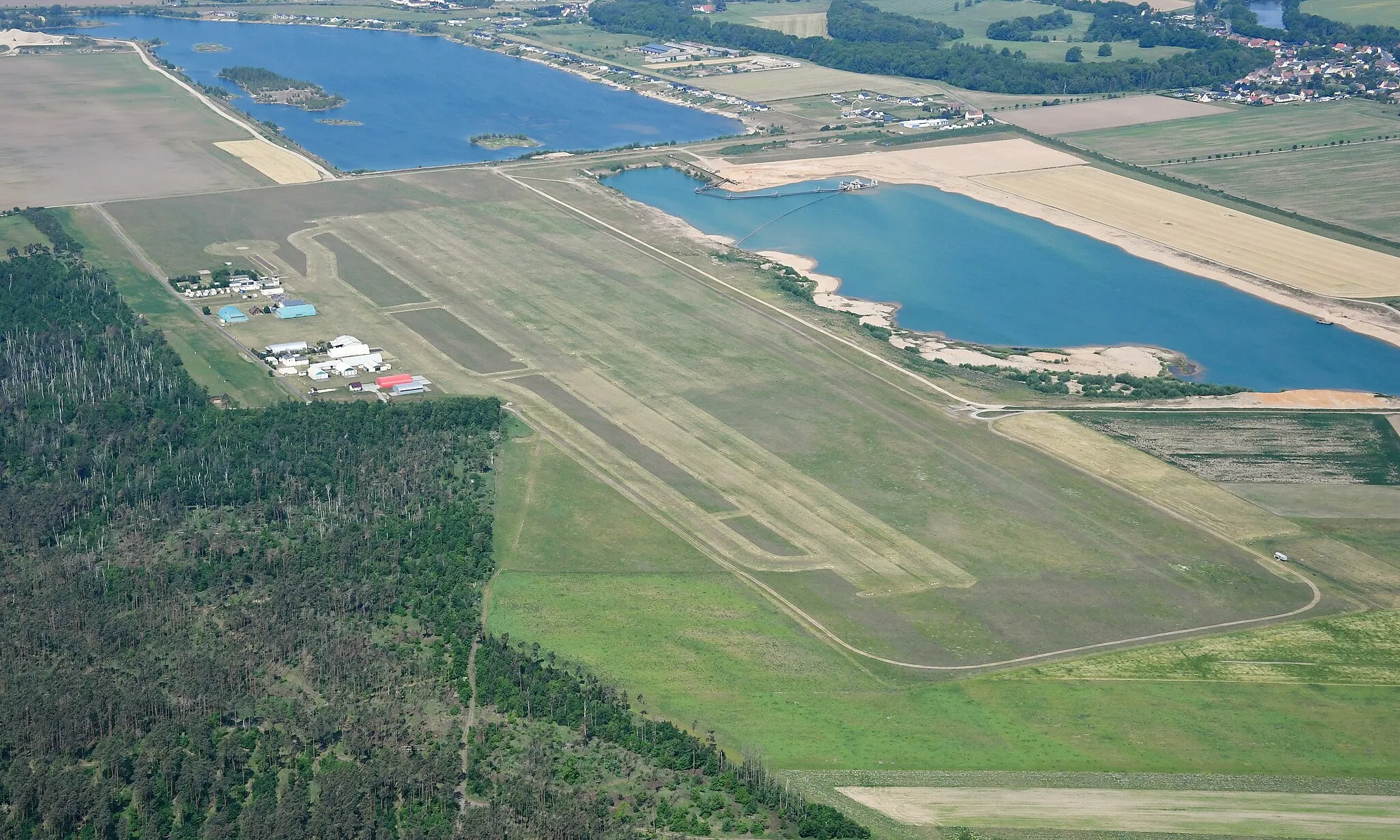 Photo showing: Aerial image of the Roitzschjora airfield