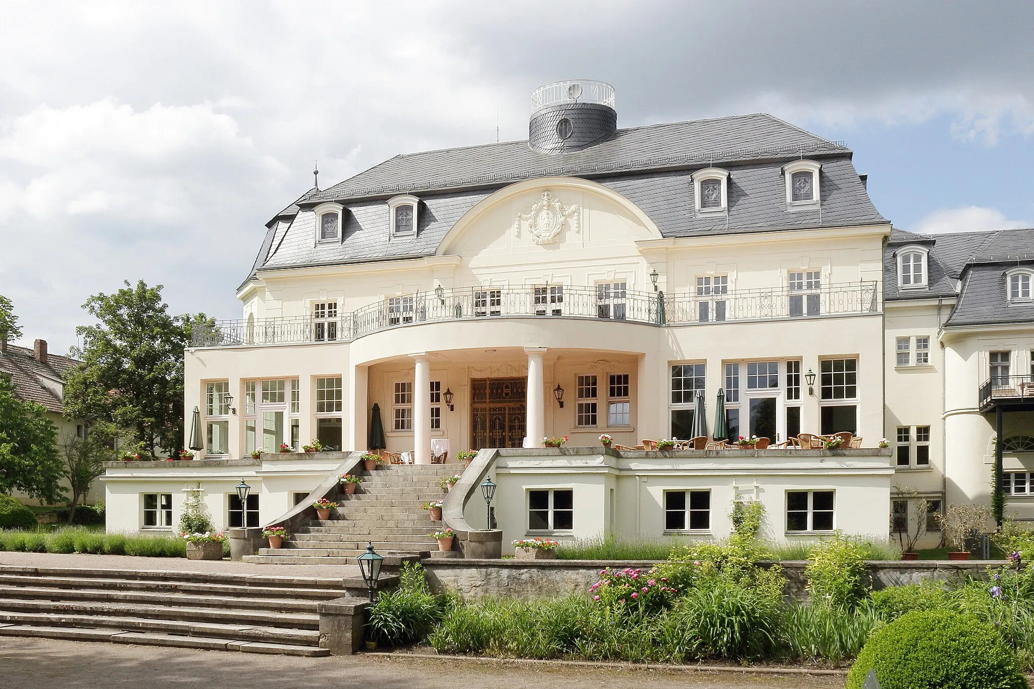 Photo showing: Schloss Teutschenthal