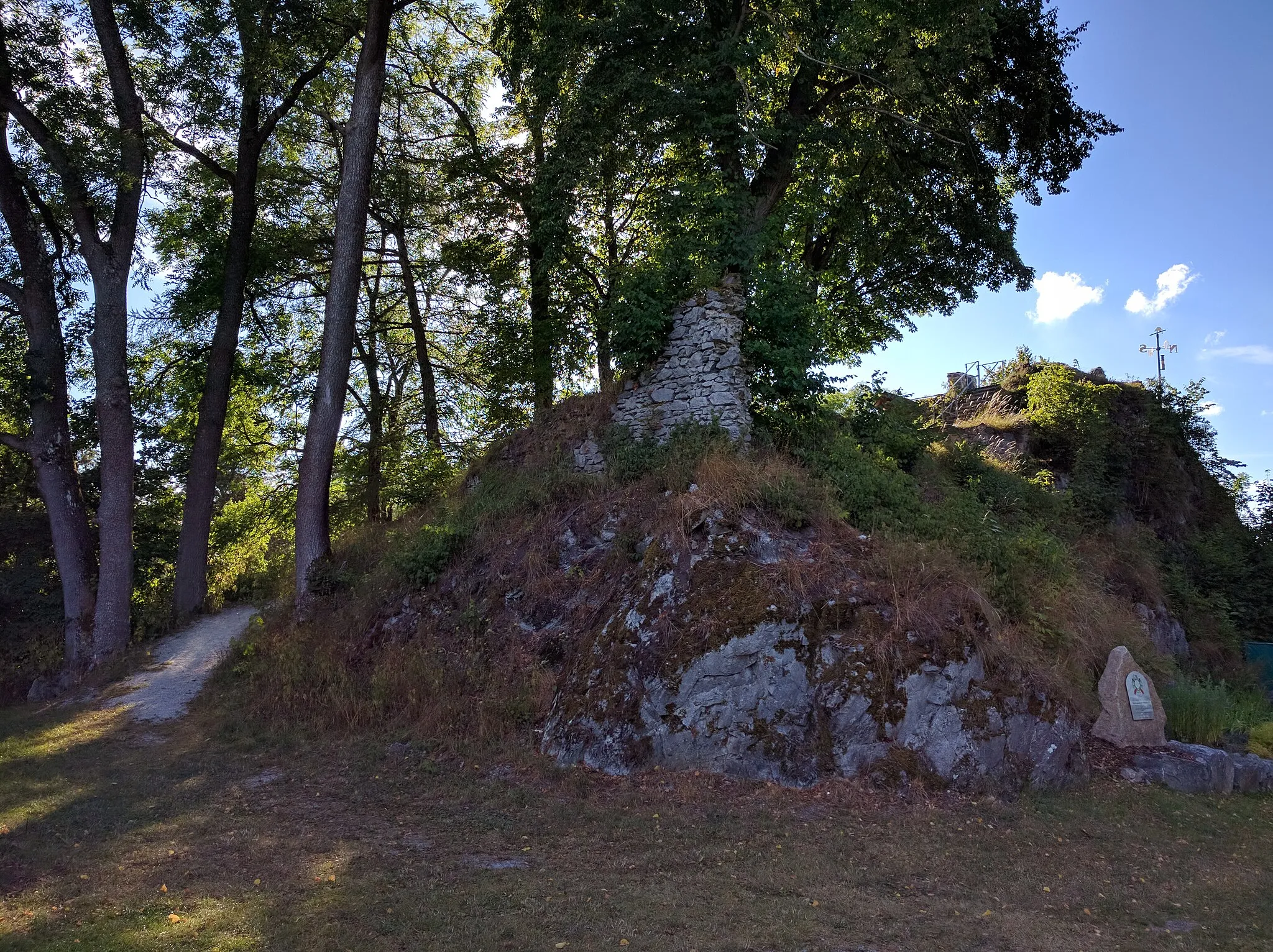 Photo showing: Mauerrest der Oberburg.