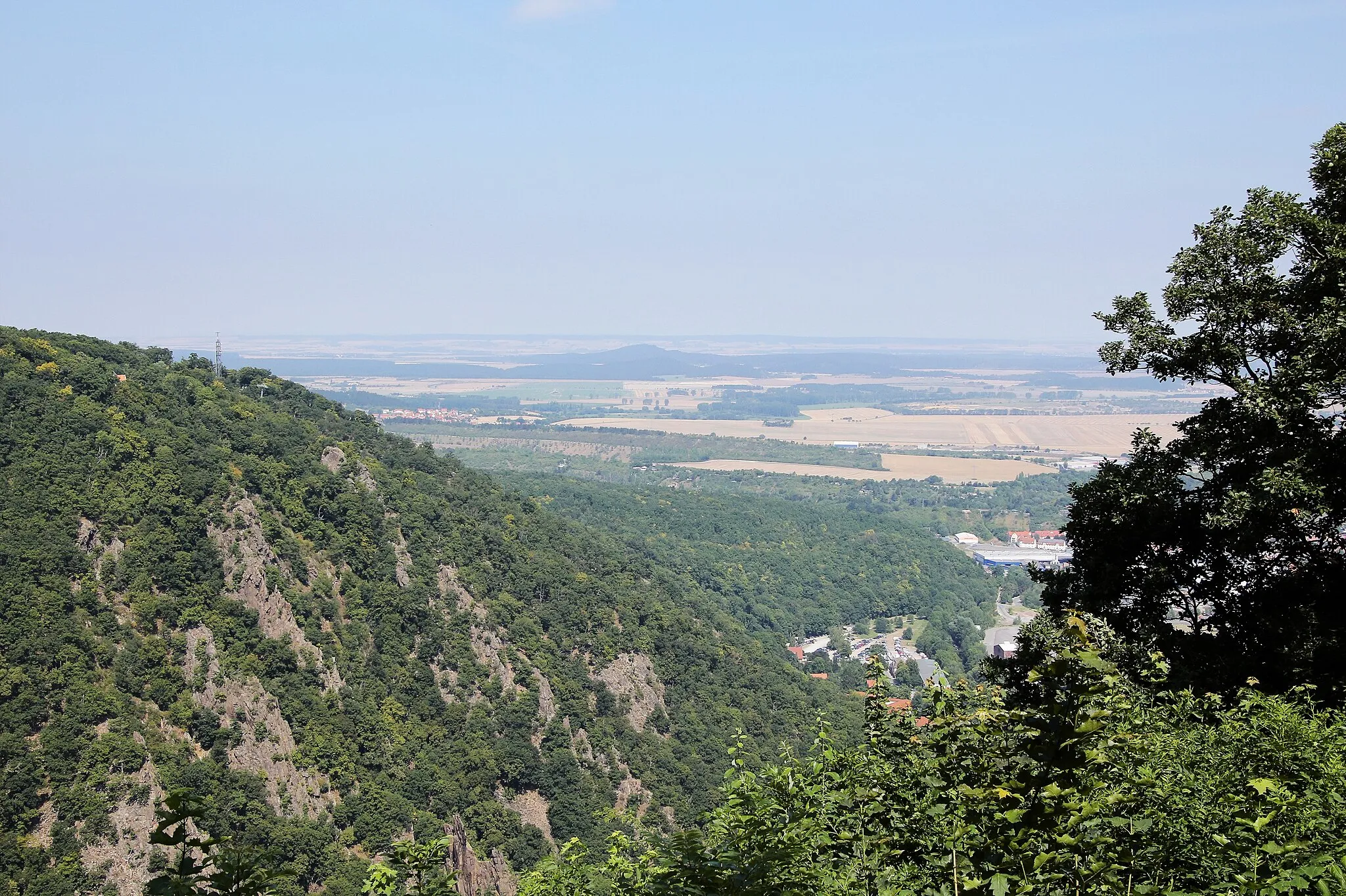 Photo showing: View from the Hexentanzplatz about Thale in the Harz foothills