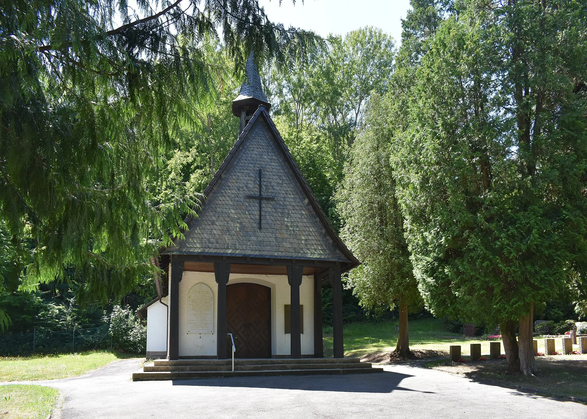 Photo showing: Der Friedhof in Zorge im Harz, Friedhofskapelle.