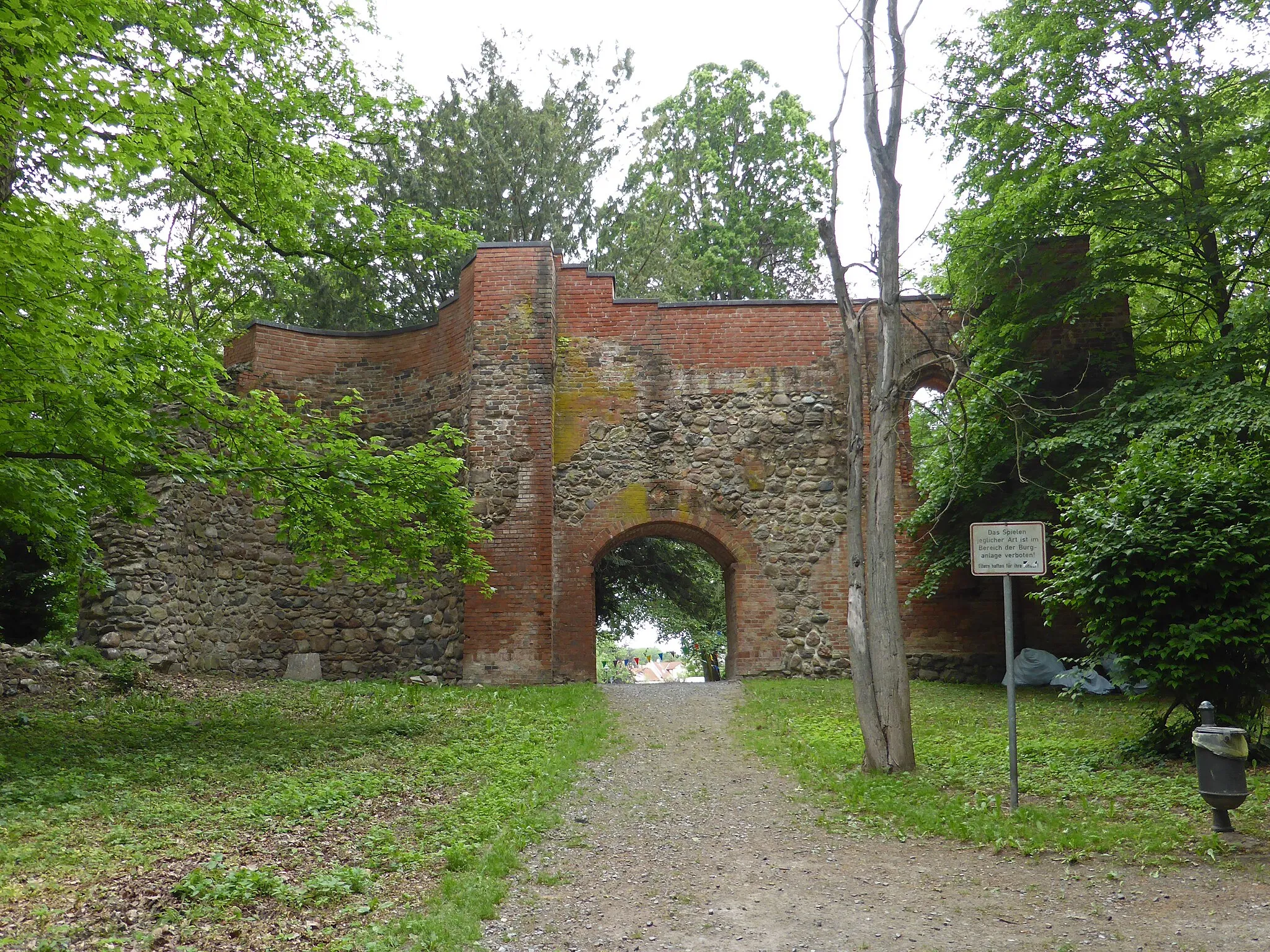 Photo showing: Nordtor der ehemaligen Burg Beetzendorf, von innen gesehen.