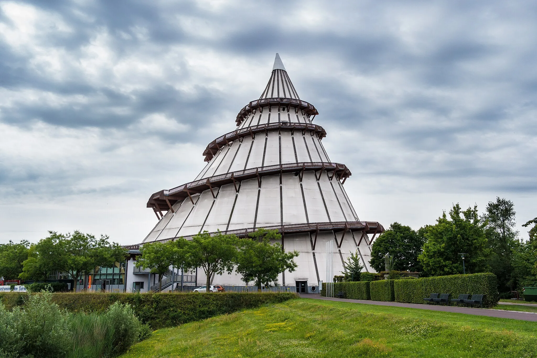 Photo showing: The Image shows the "Jahrtausendturm" (Millenium Tower) in the town Magdeburg in germany. It is known for being the largest wooden building in germany. It is also known for a pendulum inside of the building which proves the rotation of the earth.