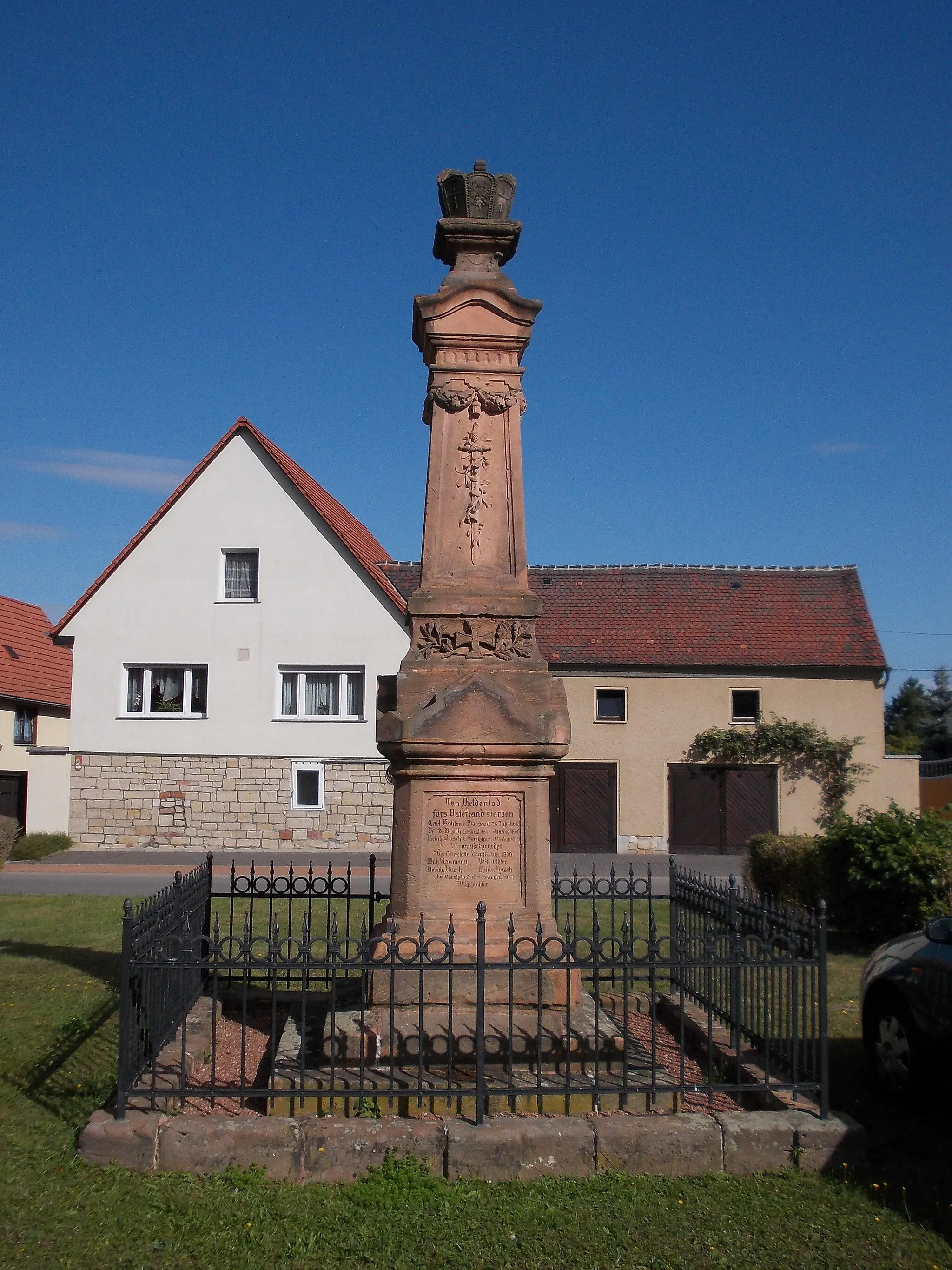 Photo showing: Memorial to the wars of 1866-71 in Leissling (Weissenfels, district: Burgenlandkreis, Saxony-Anhalt)
