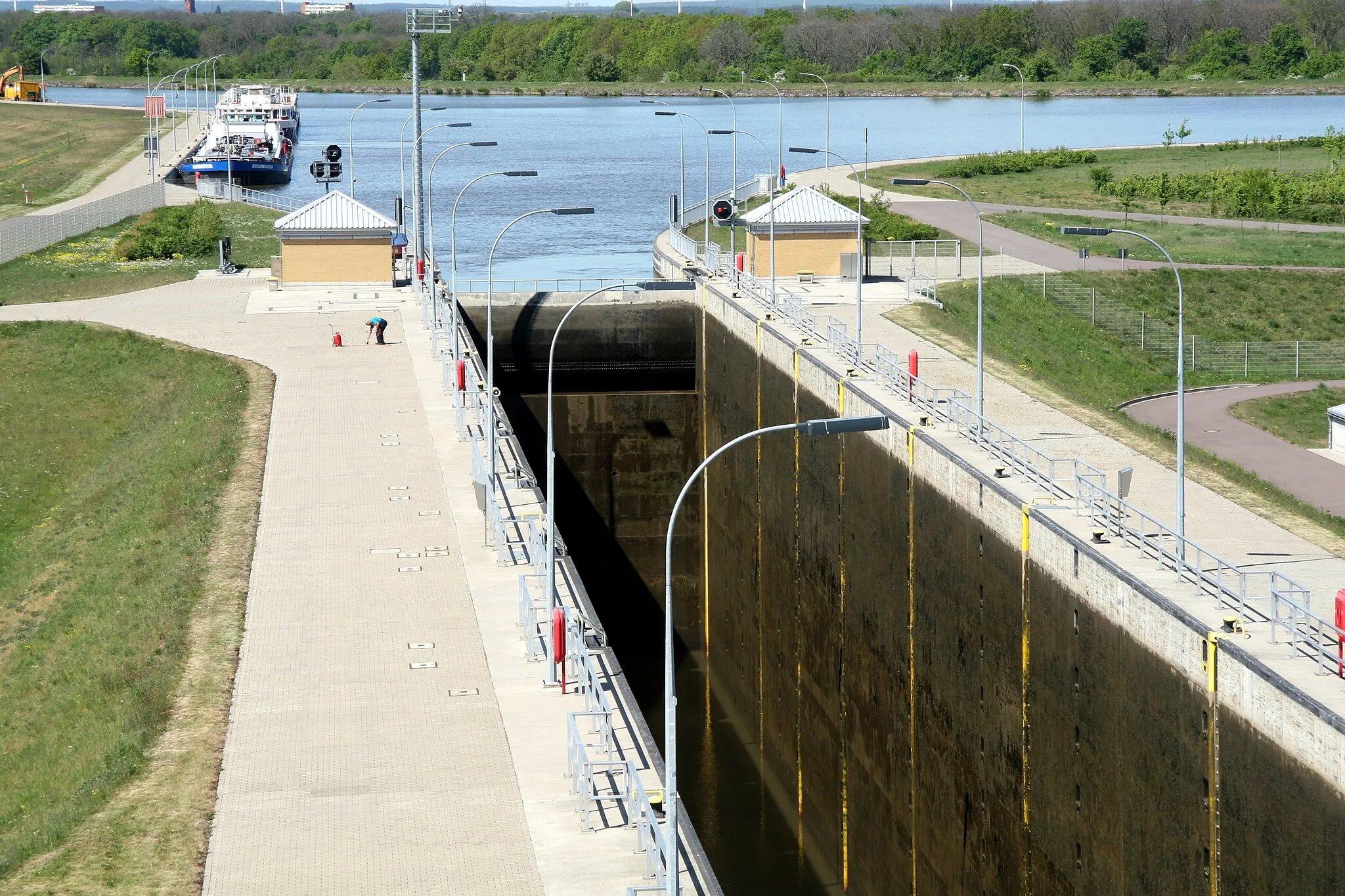 Photo showing: Schleuse in Magdeburg, Rothensee, Abstieg aus dem Mittellandkanal