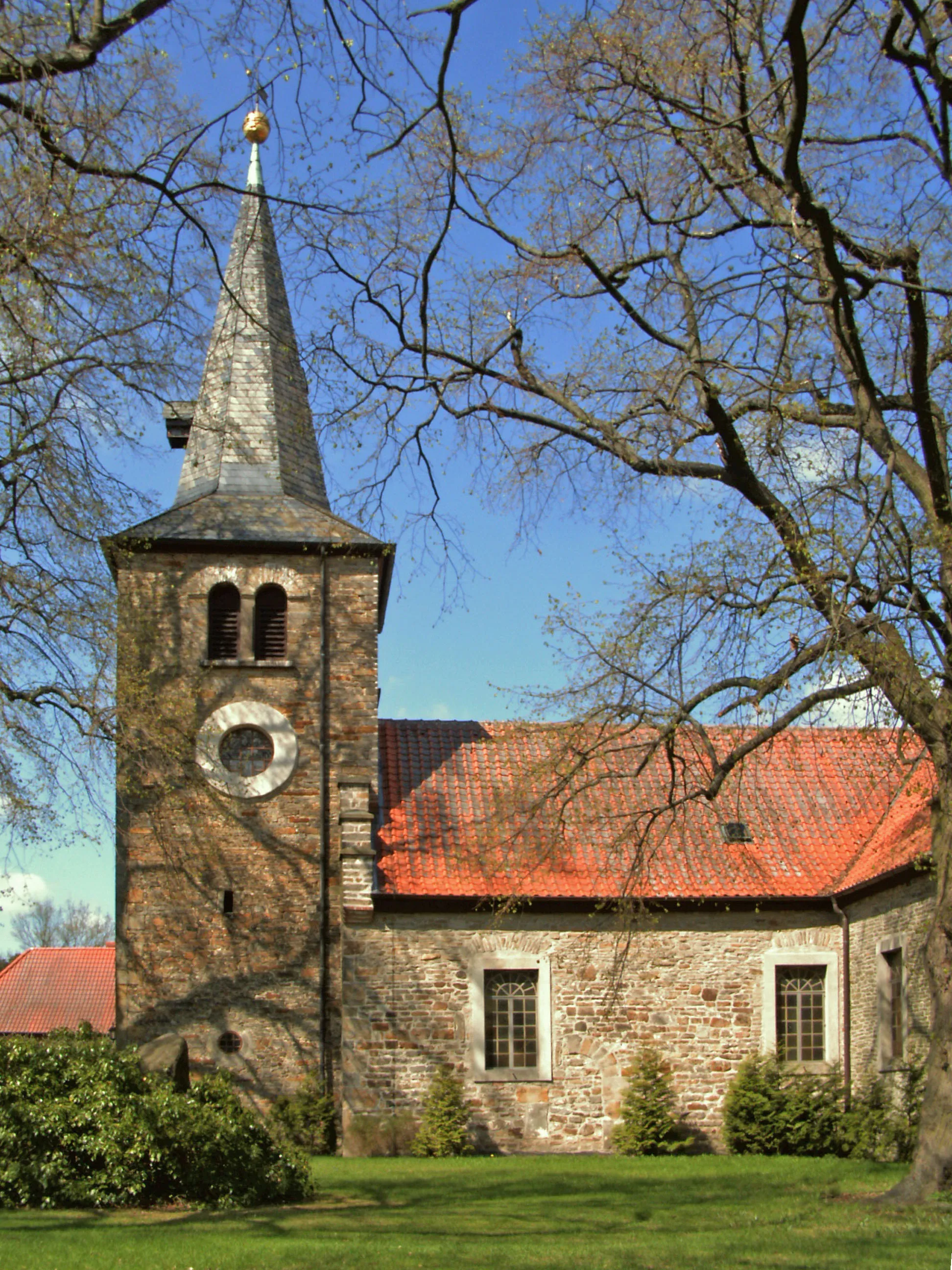 Photo showing: Evangelisch-lutherische Johannes-Baptista-Kirche in Saalsdorf, Landkreis Helmstedt.