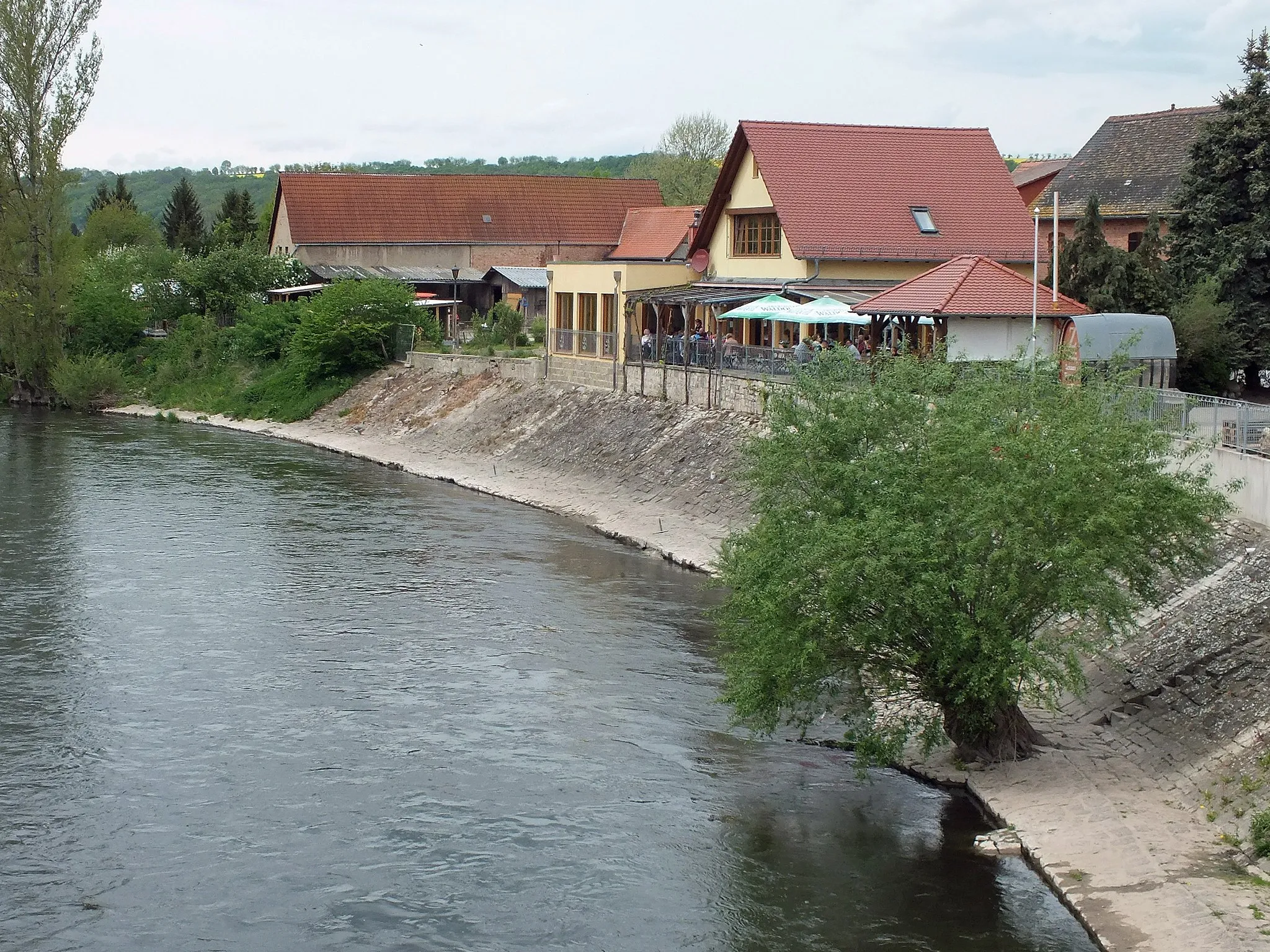 Photo showing: Der Weingutsausschank Zahn an der Saale in Kaatschen