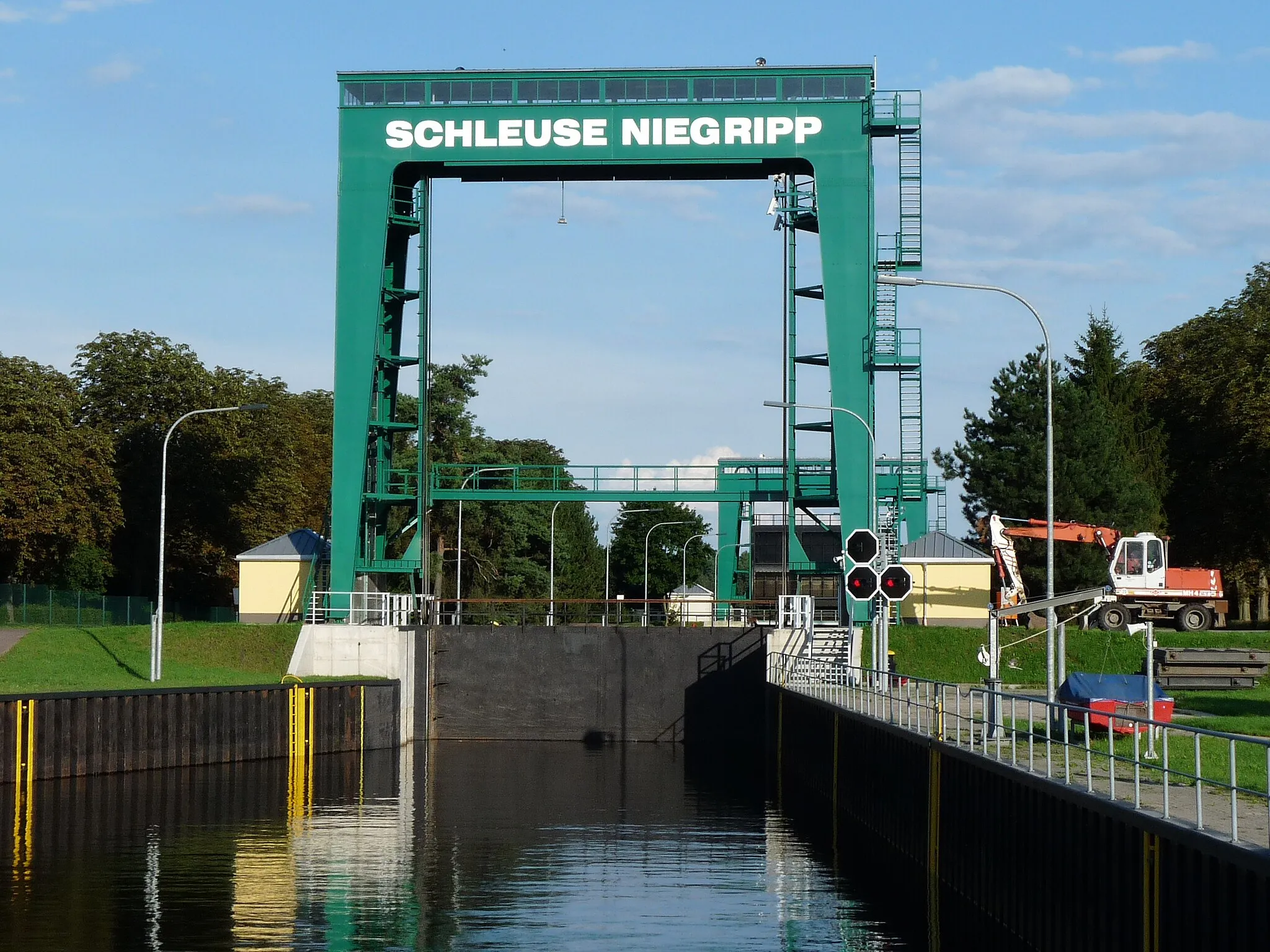 Photo showing: The lock named Schleuse Niegripp in the man made waterway Niegripper Verbindungskanal in Germany