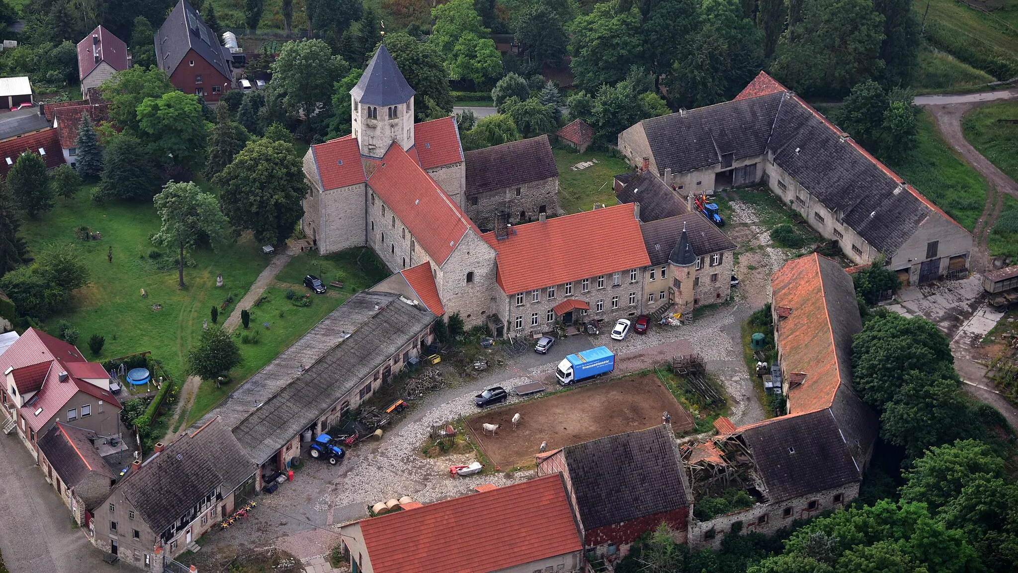 Photo showing: Kloster Gröningen, Luftaufnahme (2017)