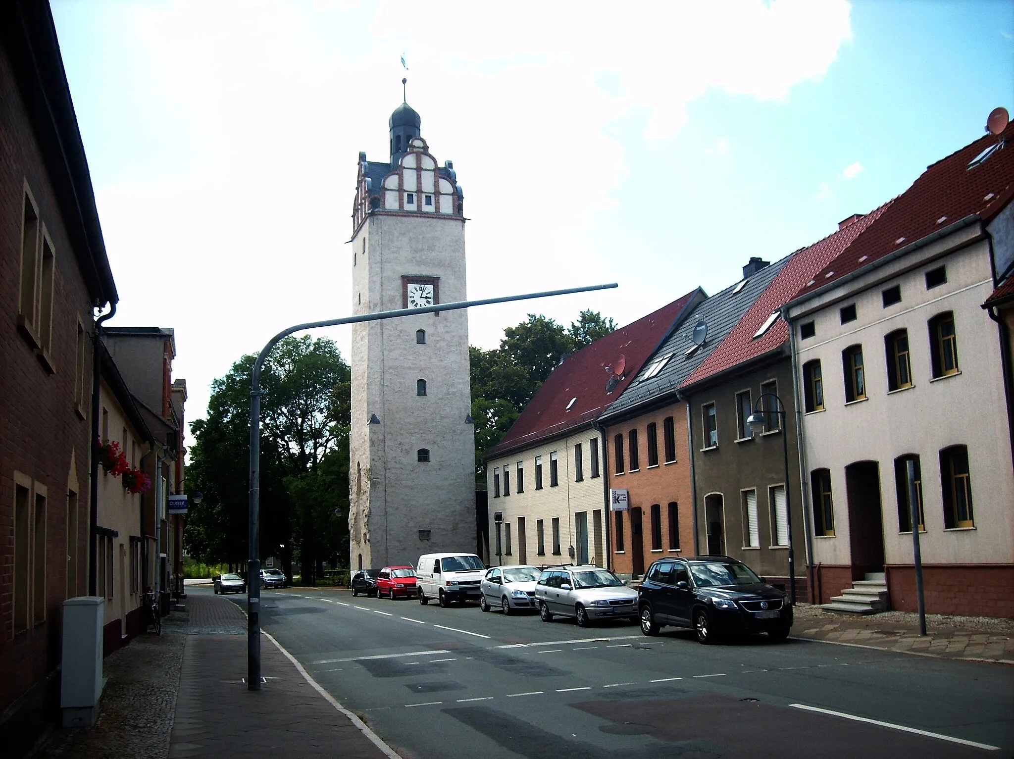 Photo showing: Lange Strasse in Zörbig (Anhalt-Bitterfeld district, Saxony-Anhalt) with Halle Tower