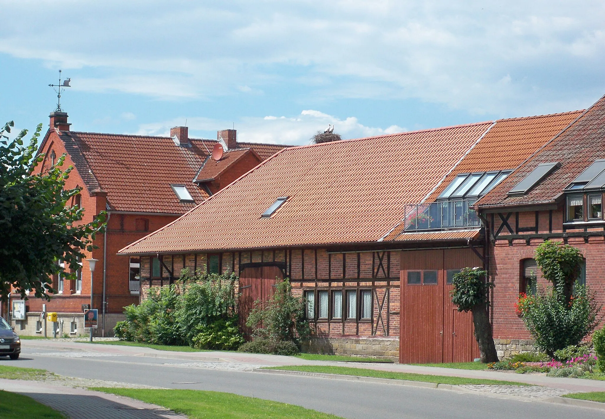 Photo showing: Breitenrode, Saxony-Anhalt, Village Centre with kindergarten and breeding white storks