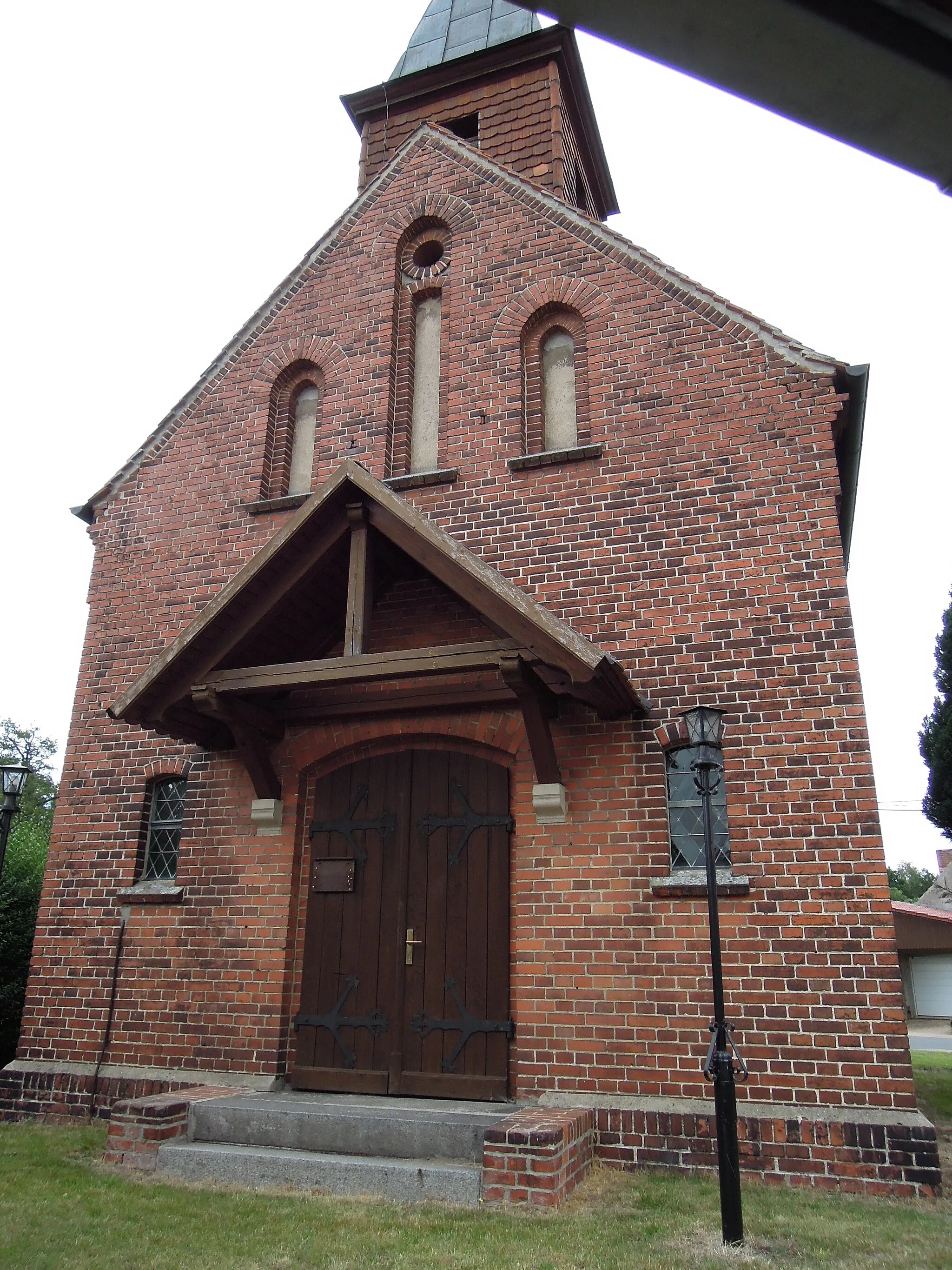 Photo showing: Kirche Köpnick -Südansicht- im August 2020