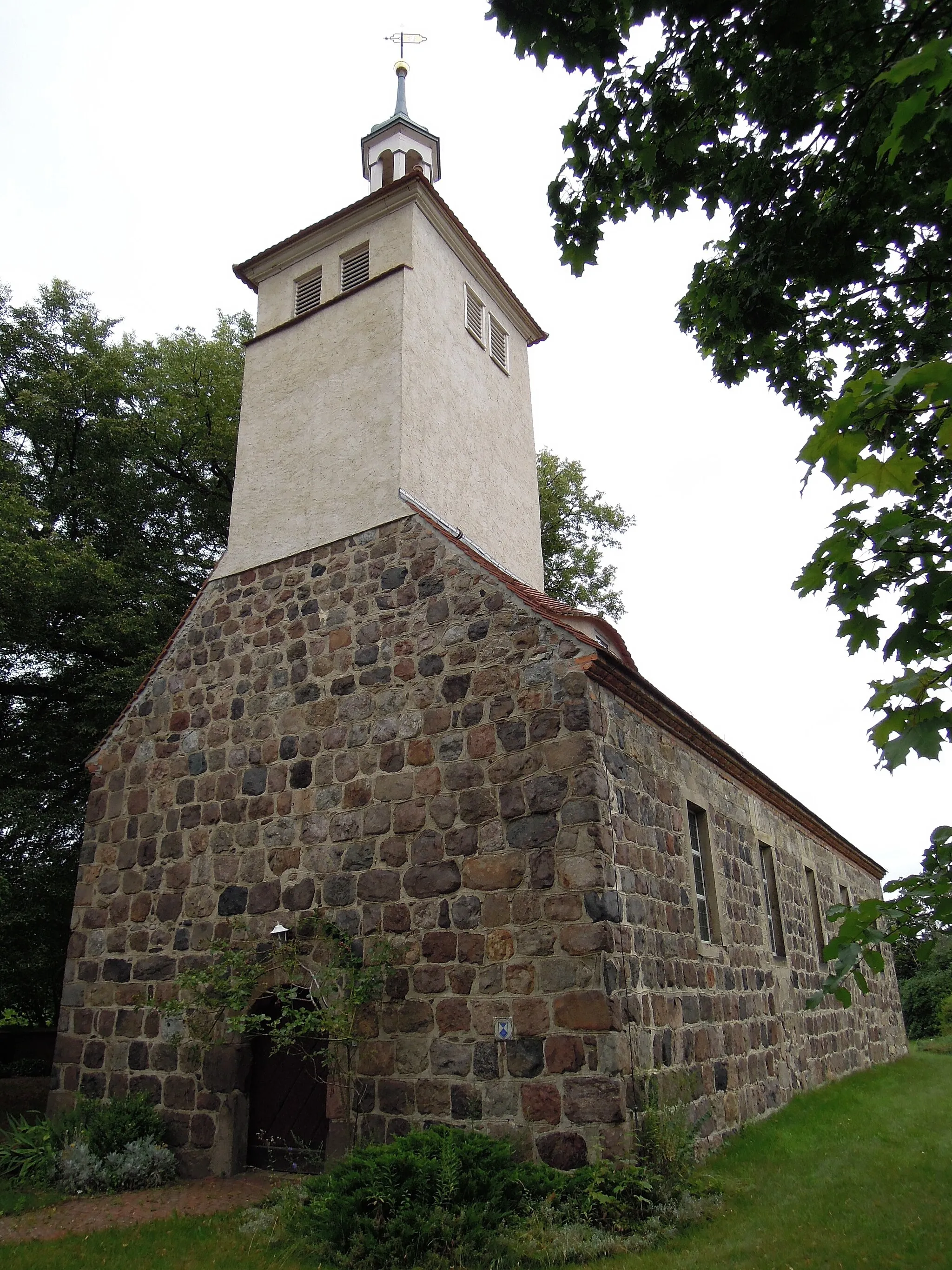 Photo showing: Kirche Leetza -Südwestansicht- im August 2020