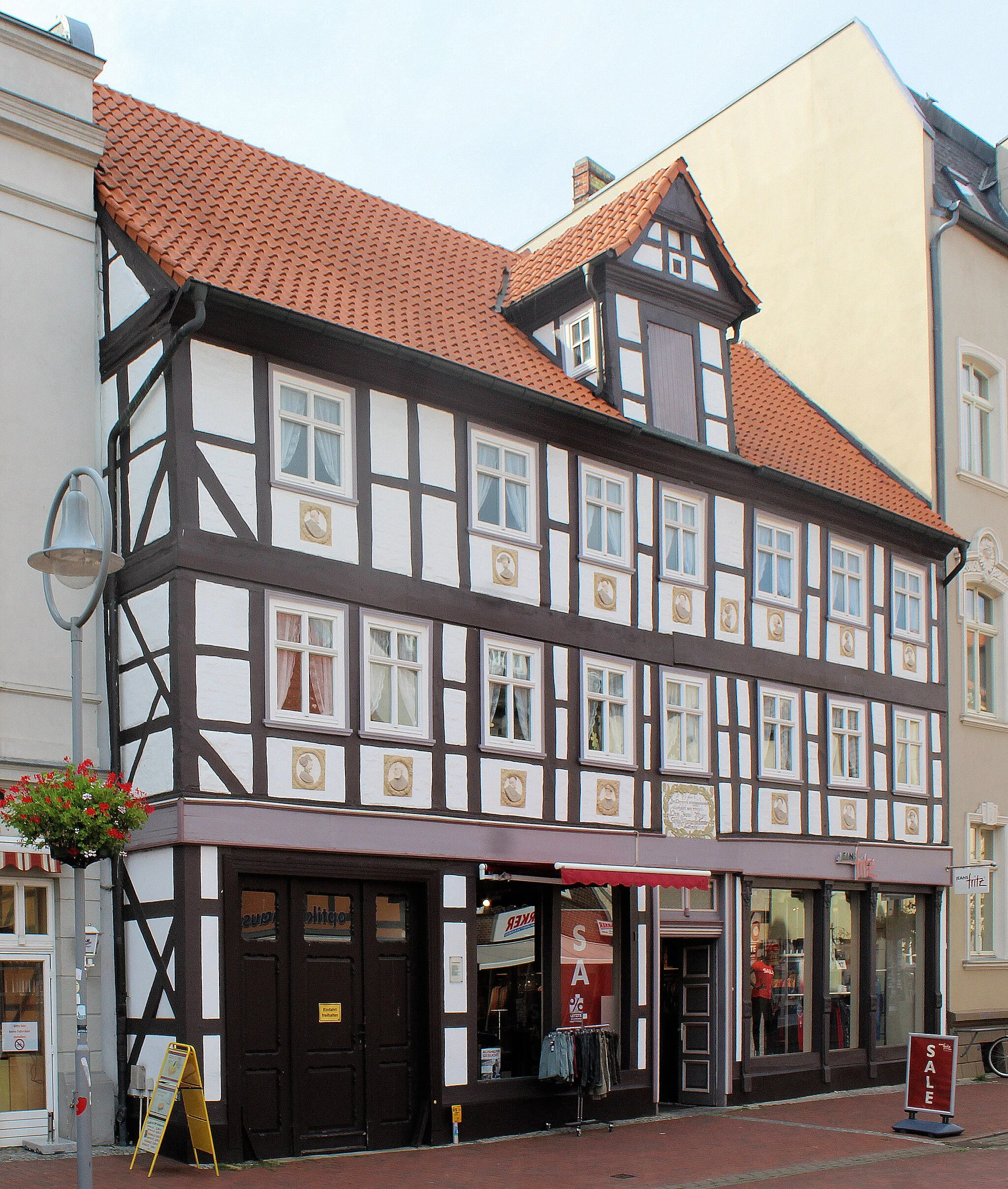 Photo showing: Salzwedel, house 1 Breite Straße (terracotta objects house)