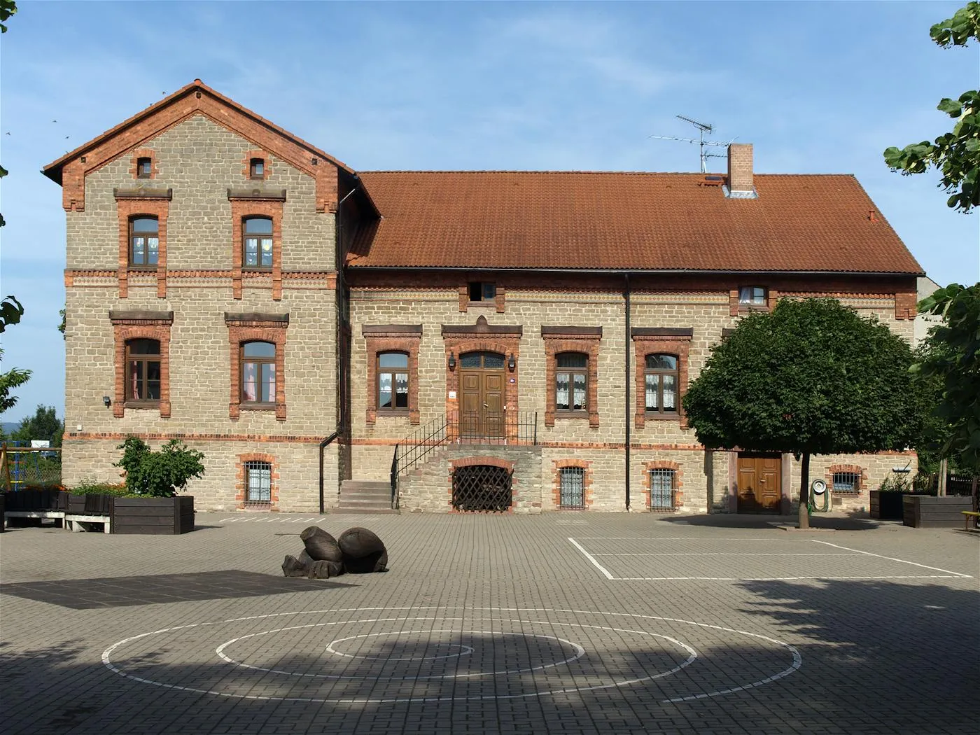 Photo showing: Kelbra , (Saxony-Anhalt , Germany), school , Bornstraße 10a, photo 2009