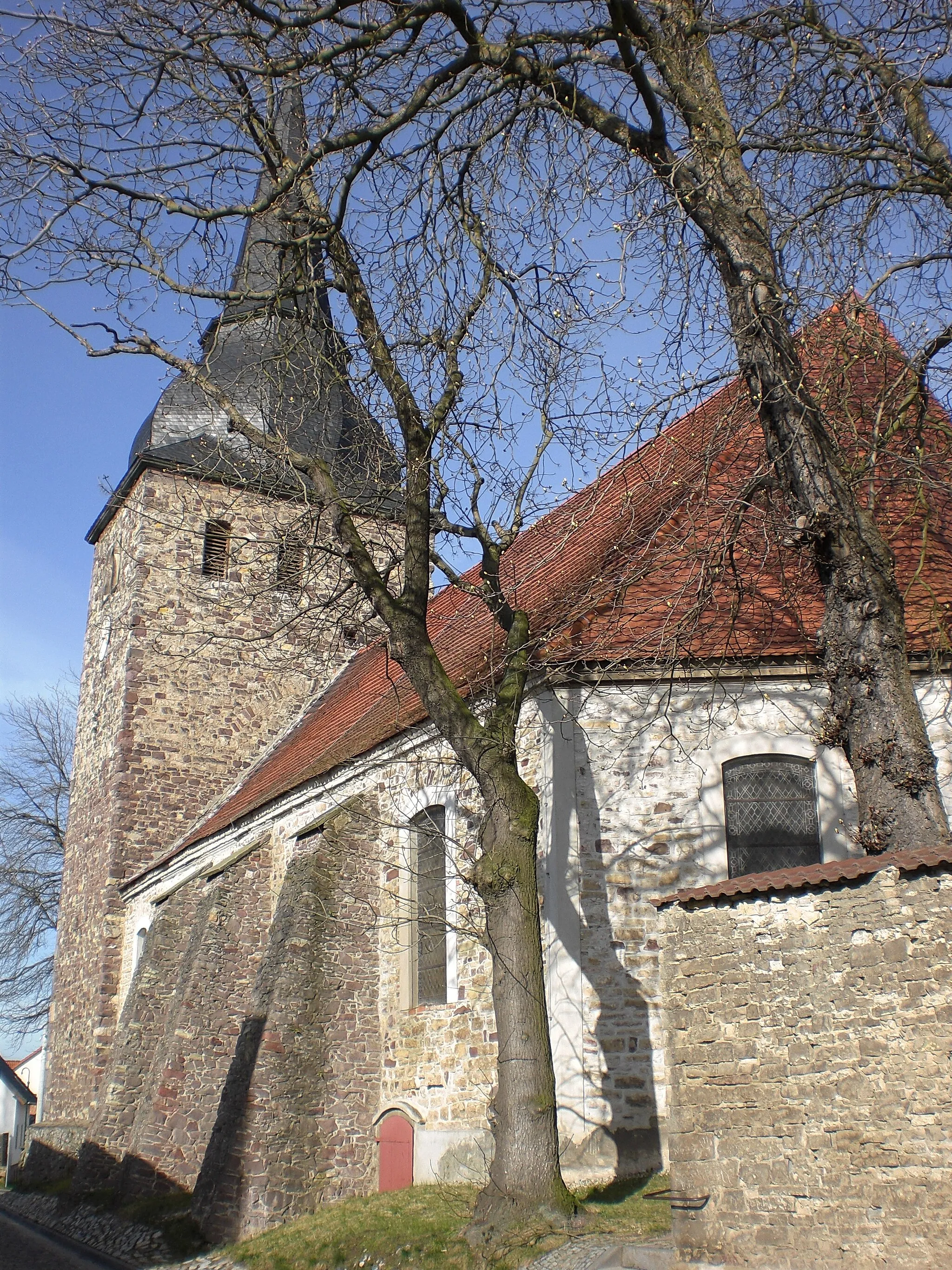 Photo showing: Südseite der St.-Peter-Kirche in Hohendodeleben, Sachsen-Anhalt