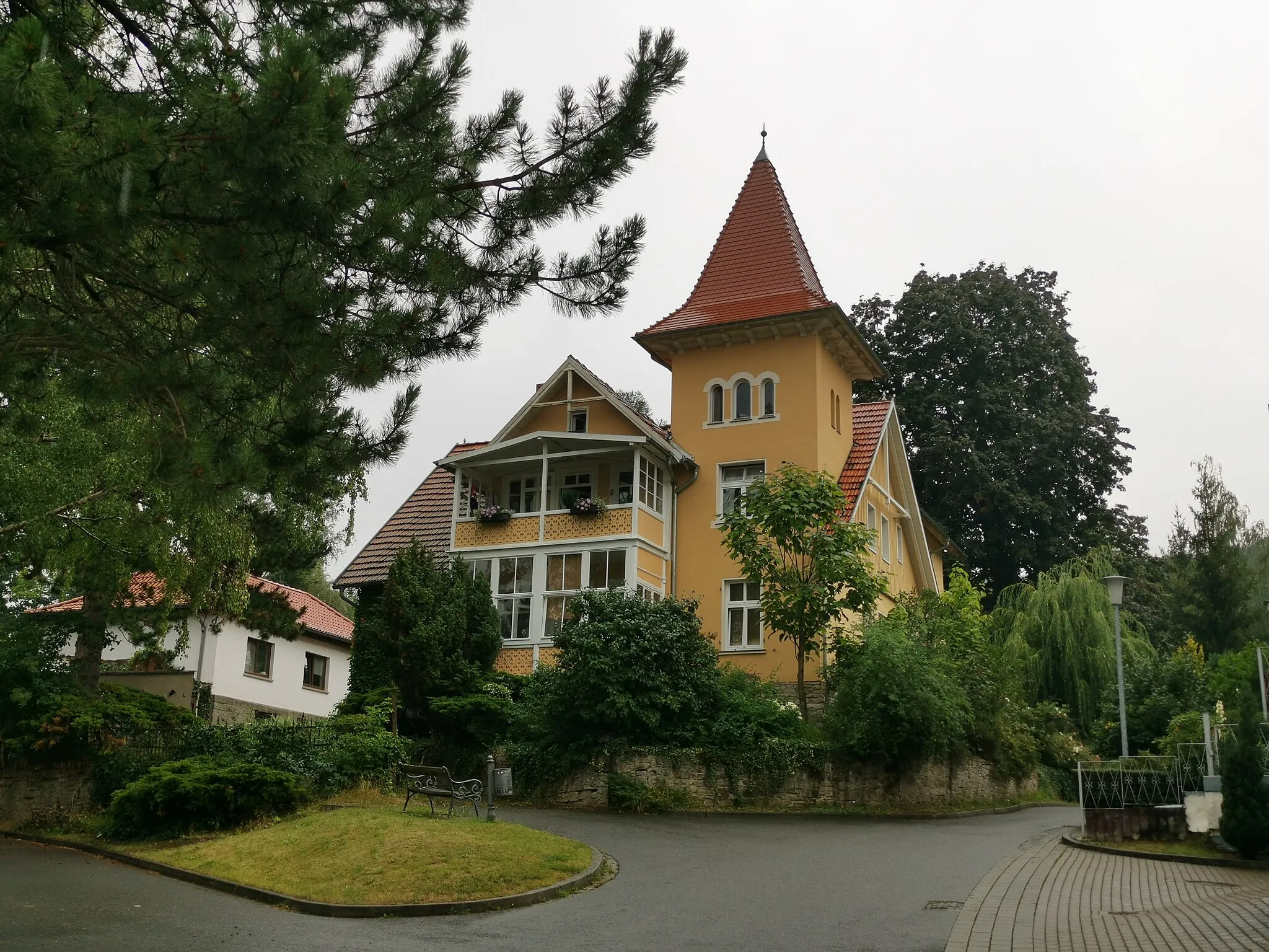 Photo showing: Denkmalgeschützte Villa in der Friedrichsdorfer Straße 28 in Bad Suderode