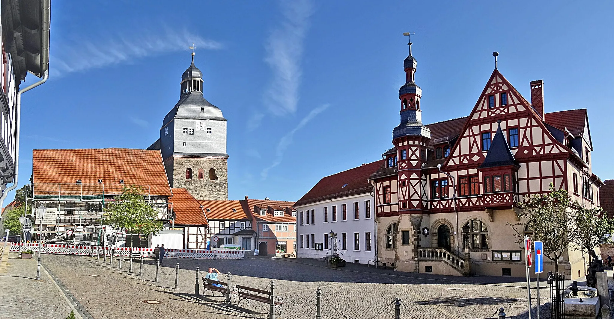 Photo showing: Marktplatz mit Marienkirche und Rathaus in Harzgerode