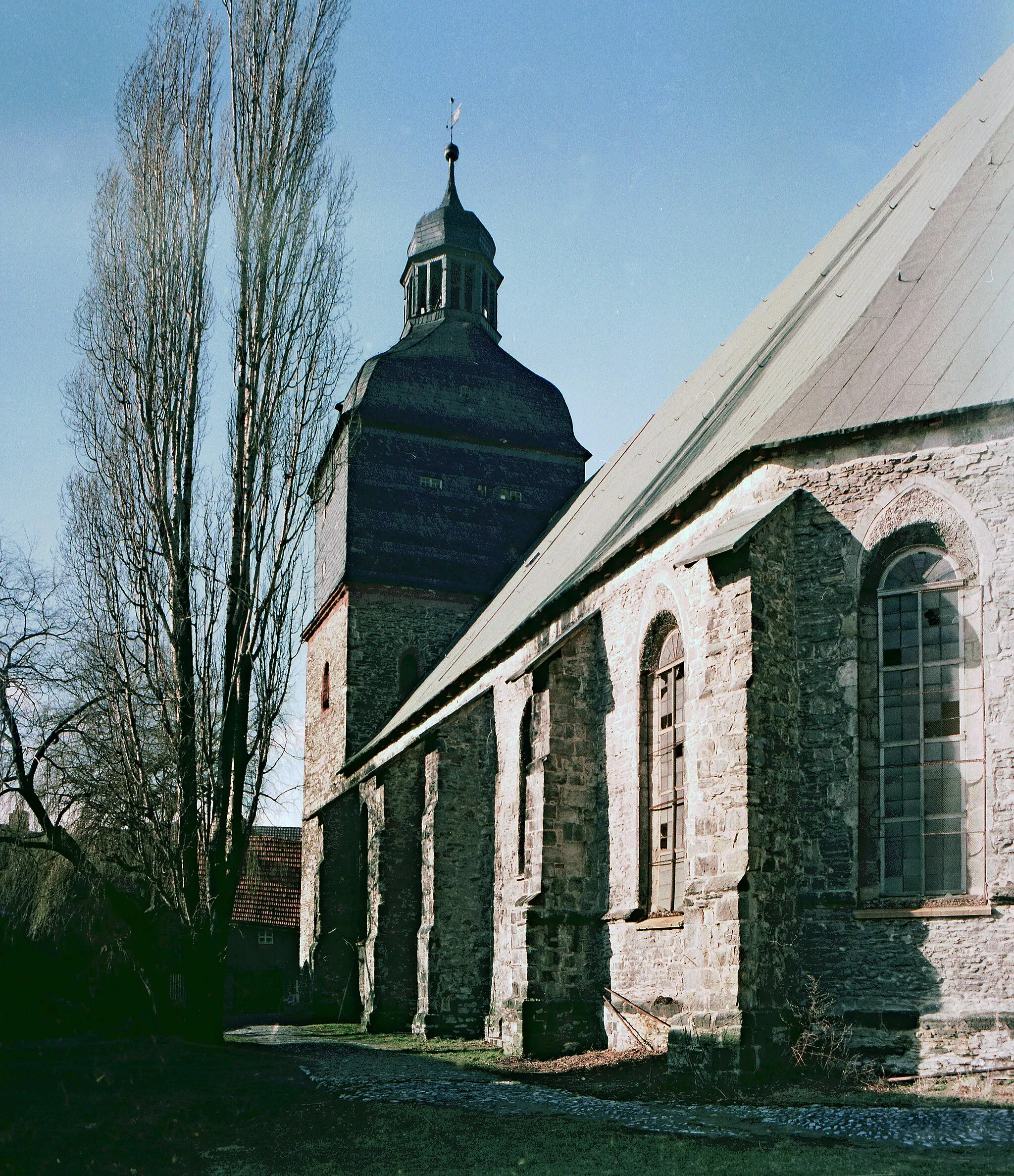 Photo showing: 11.02.1990  4306  [06493]  Harzgerode, Kirchplatz: Kirche St. Marien (GMP: 51.641502,11.143425) von Nordosten. Neubau vom Ende des 17. Jahrhunderts.                                                                                               [R19891102B06.JPG]19900211030NR.JPG(c)Blobelt