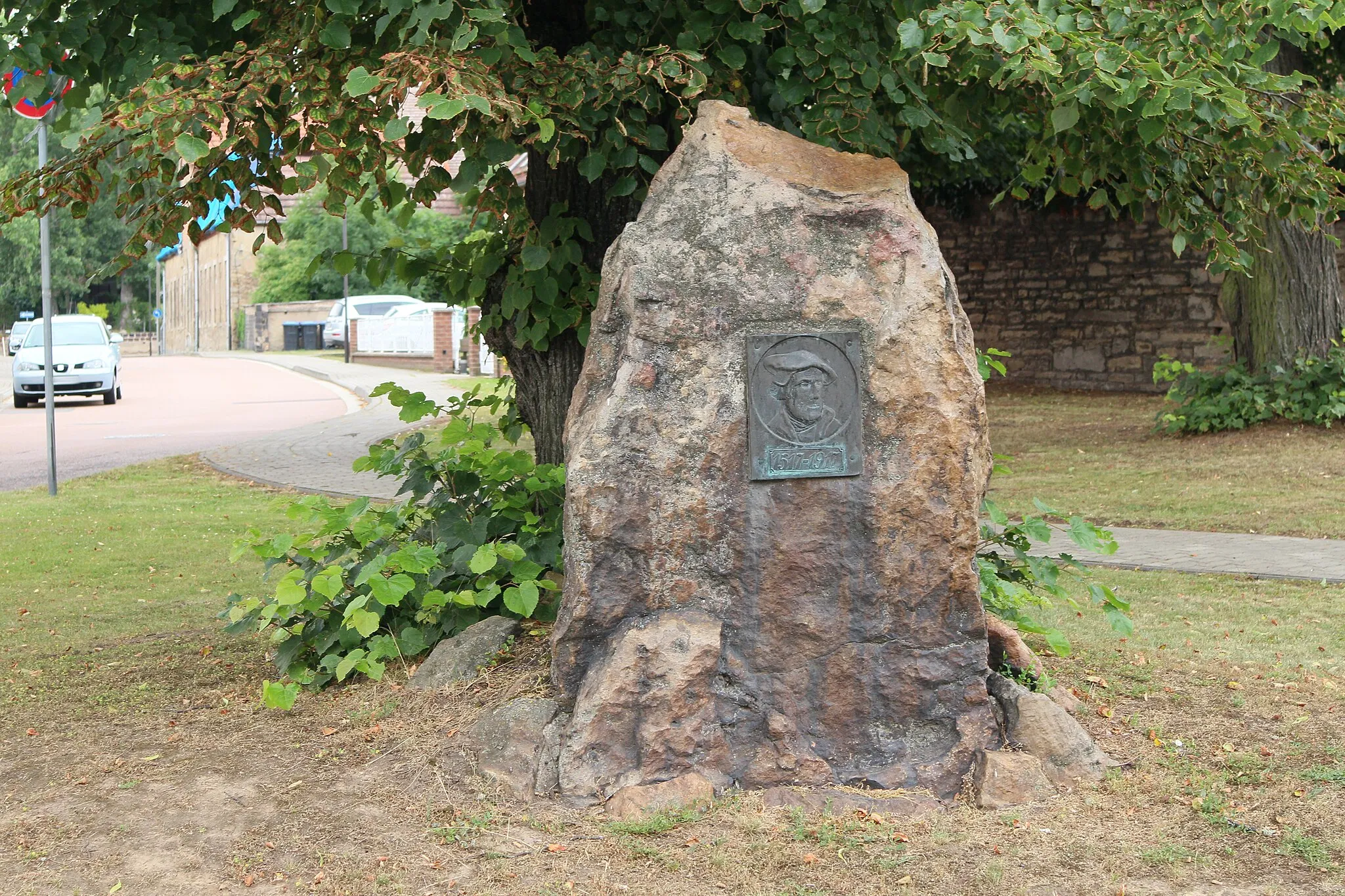 Photo showing: Ein Gedenkstein an der Kreuzung Klosterstr./Chausseestr. in Klostermansfeld.