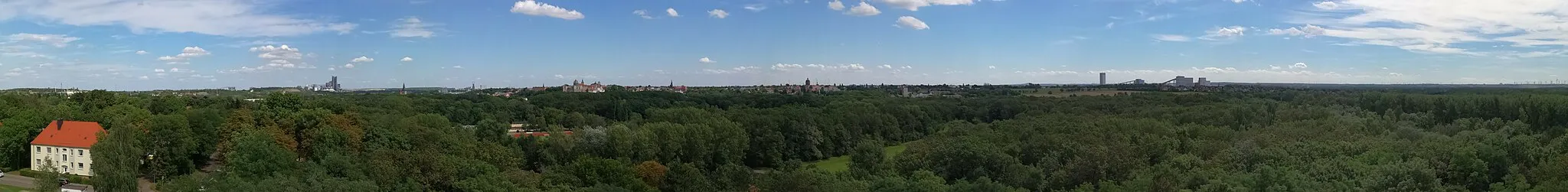 Photo showing: Ein Panorama der Stadt Bernburg (Saale) vom Keßlerturm aus gesehen.