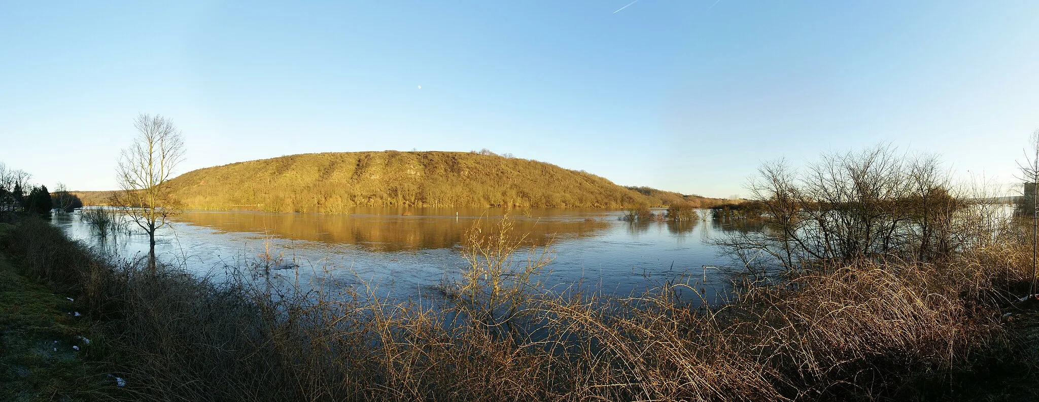 Photo showing: Blick nach Norden auf das Saalehochwasser im Januar 2011 in Friedeburg