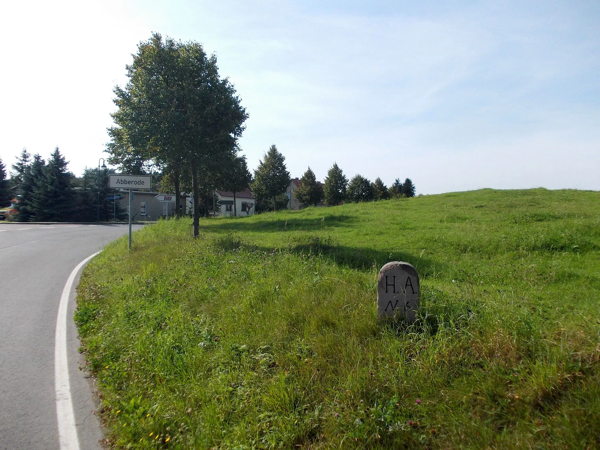 Photo showing: Boundary stone on the former border between Prussia and Anhalt, between the villages of Abberode and Tilkerode (Mansfeld, Mansfeld-Südharz district, Saxony-Anhalt)