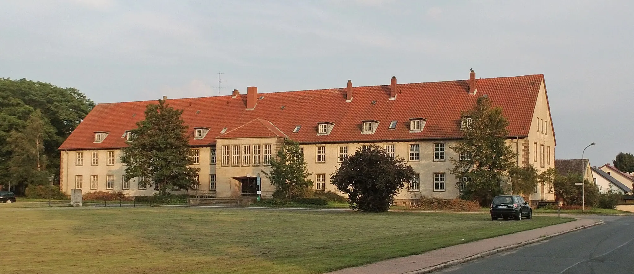 Photo showing: Gebäude in Mariental-Horst (Landkreis Helmstedt). Vermutlich ehemalige Kommandantur, nach 1945 Schule.