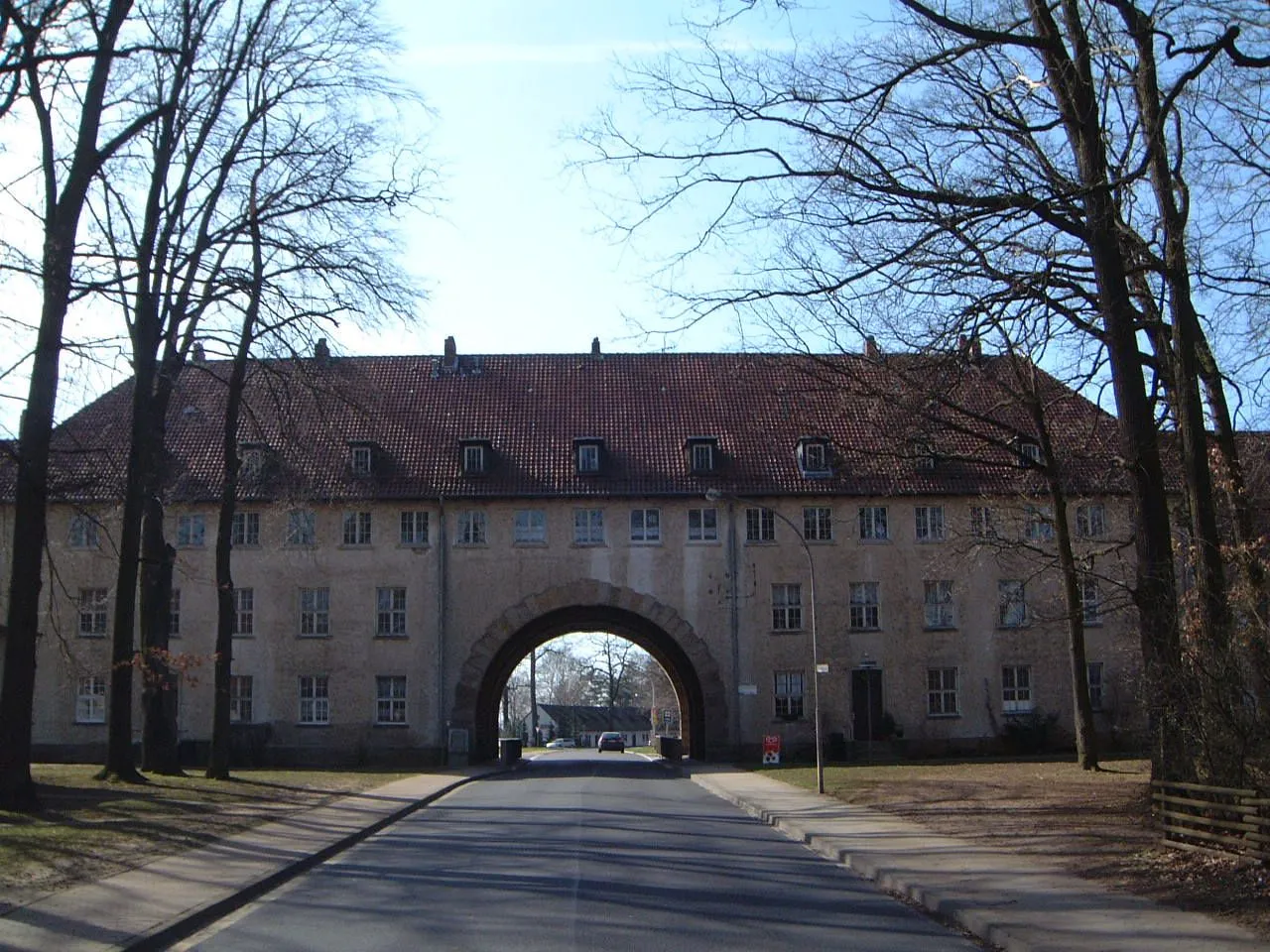 Photo showing: Mariental-Horst, Hauptgebäude mit Torbogen