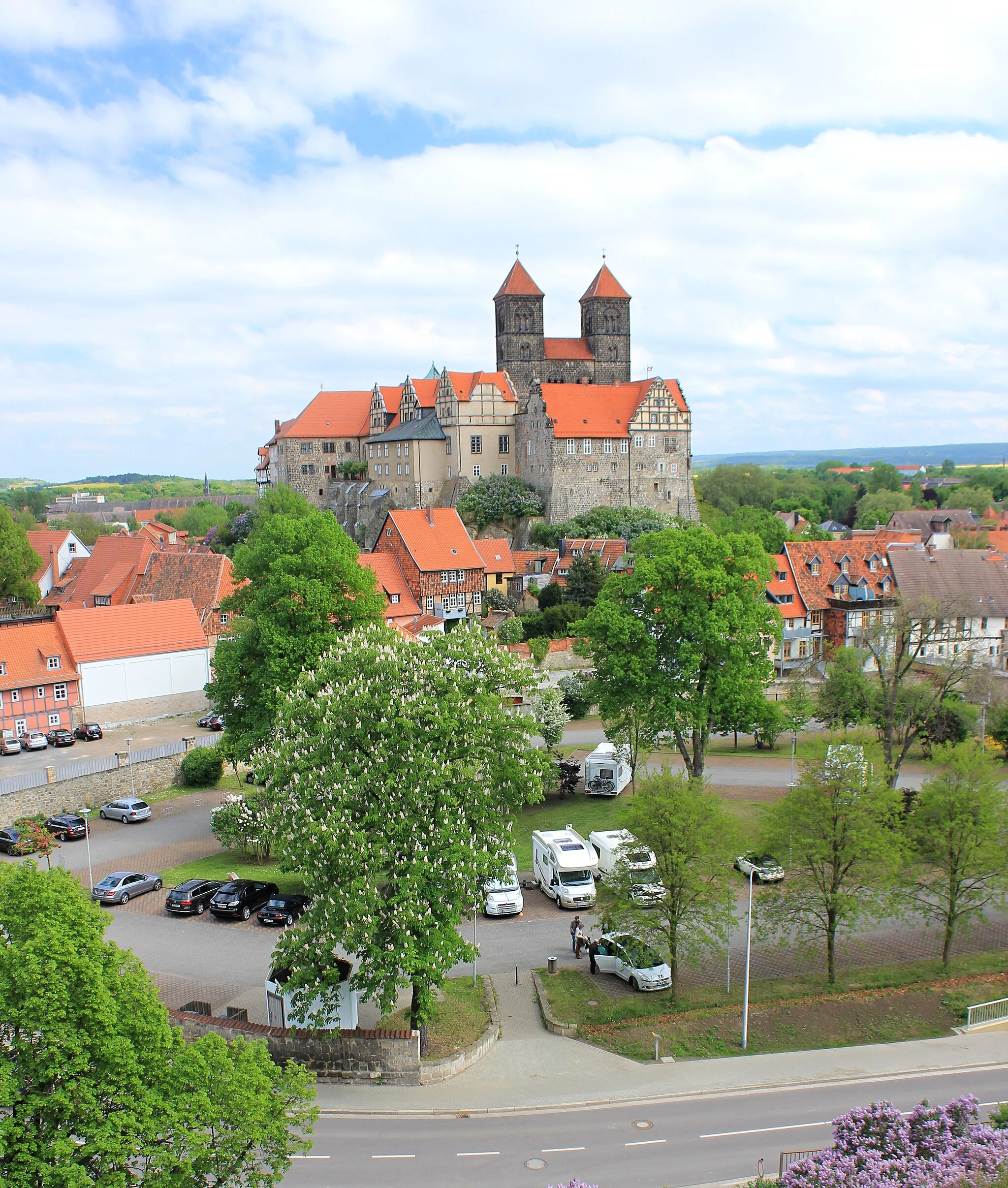 Photo showing: Blick vom Münzenberg zum Schloss Quedlinburg.