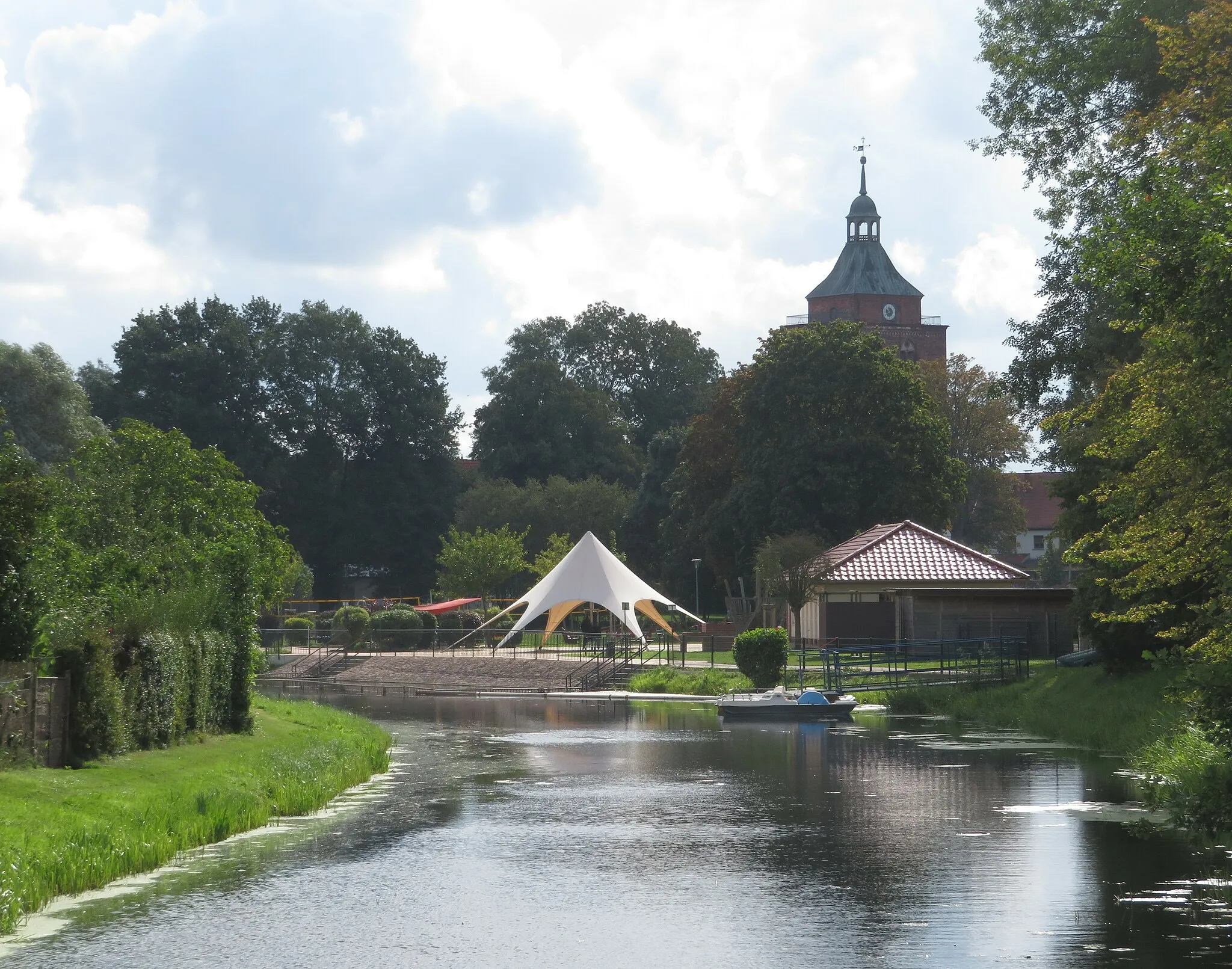 Photo showing: Biesebad, public bathing place in river Biese, Osterburg, Saxony-Anhalt, Germany