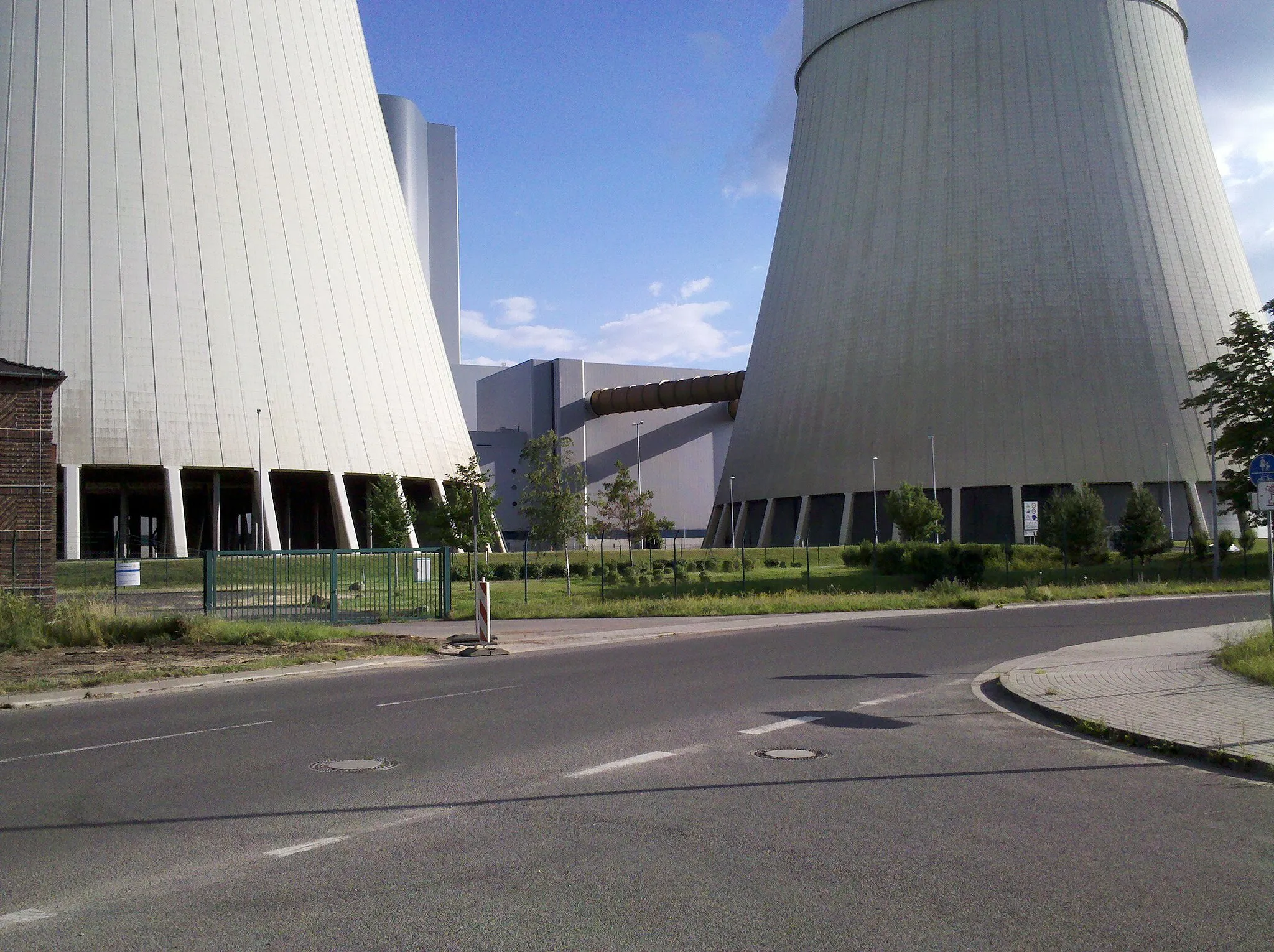 Photo showing: Basis der Kühltürme im Kraftwerk Lippendorf