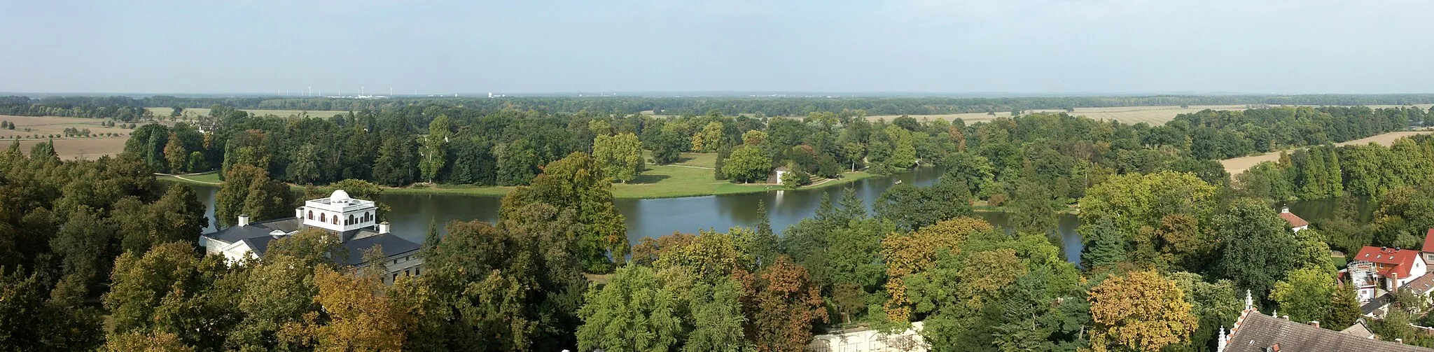 Photo showing: Blick vom Bibelturm in Wörlitz auf den Park