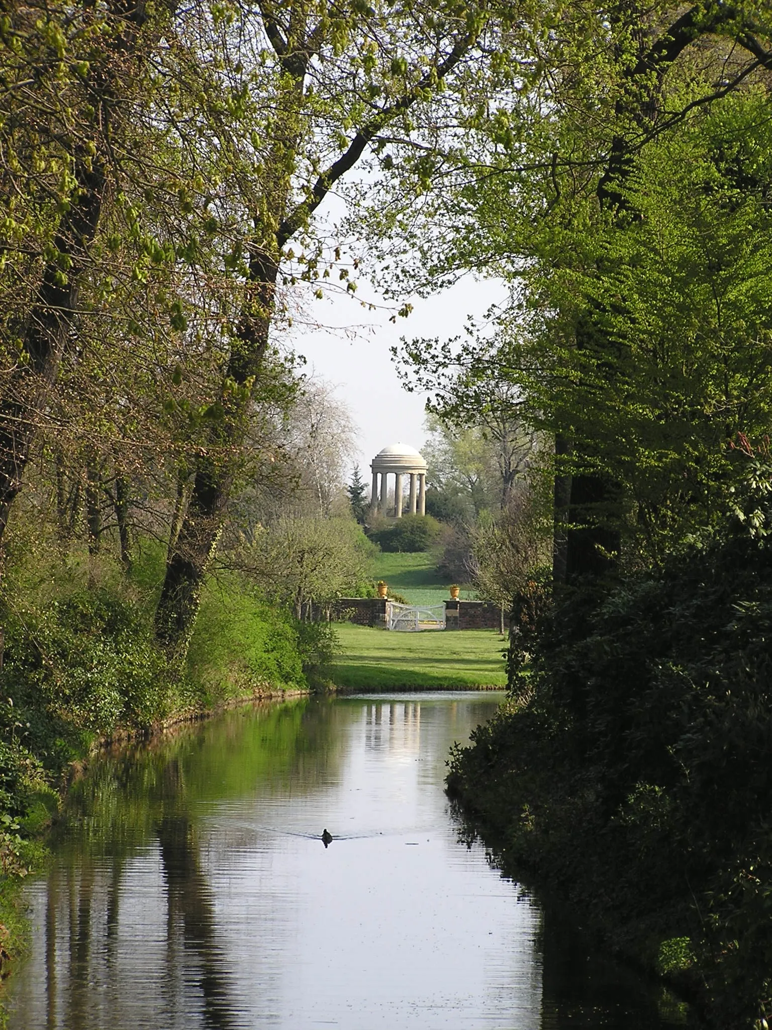 Photo showing: de:Wörlitzer Park am 24. April 2005, Blick auf Venustempel, Darstellung der Form "Englischer Garten".