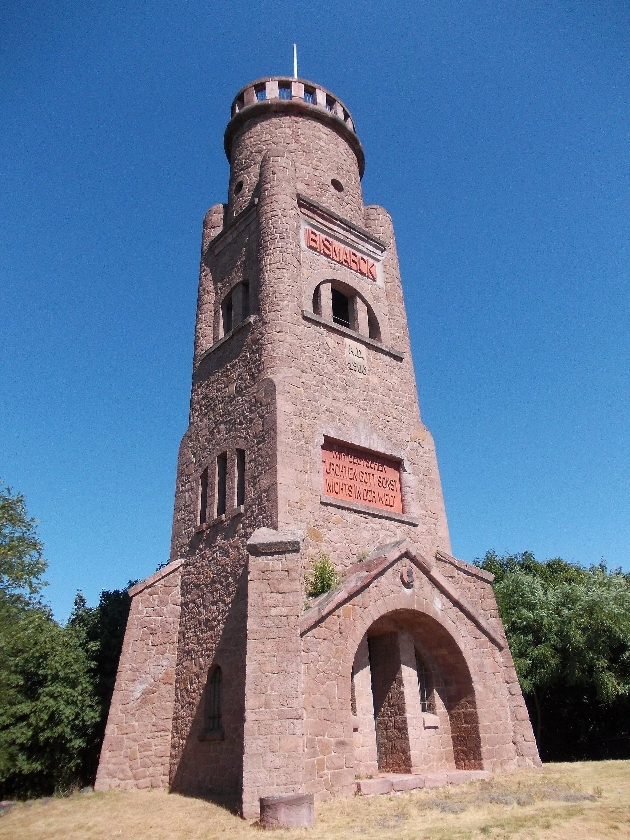 Photo showing: Bismarck tower at Grosser Schweizerling hill in Wettin (Wettin-Löbejün, district: Saalekreis, Saxony-Anhalt)