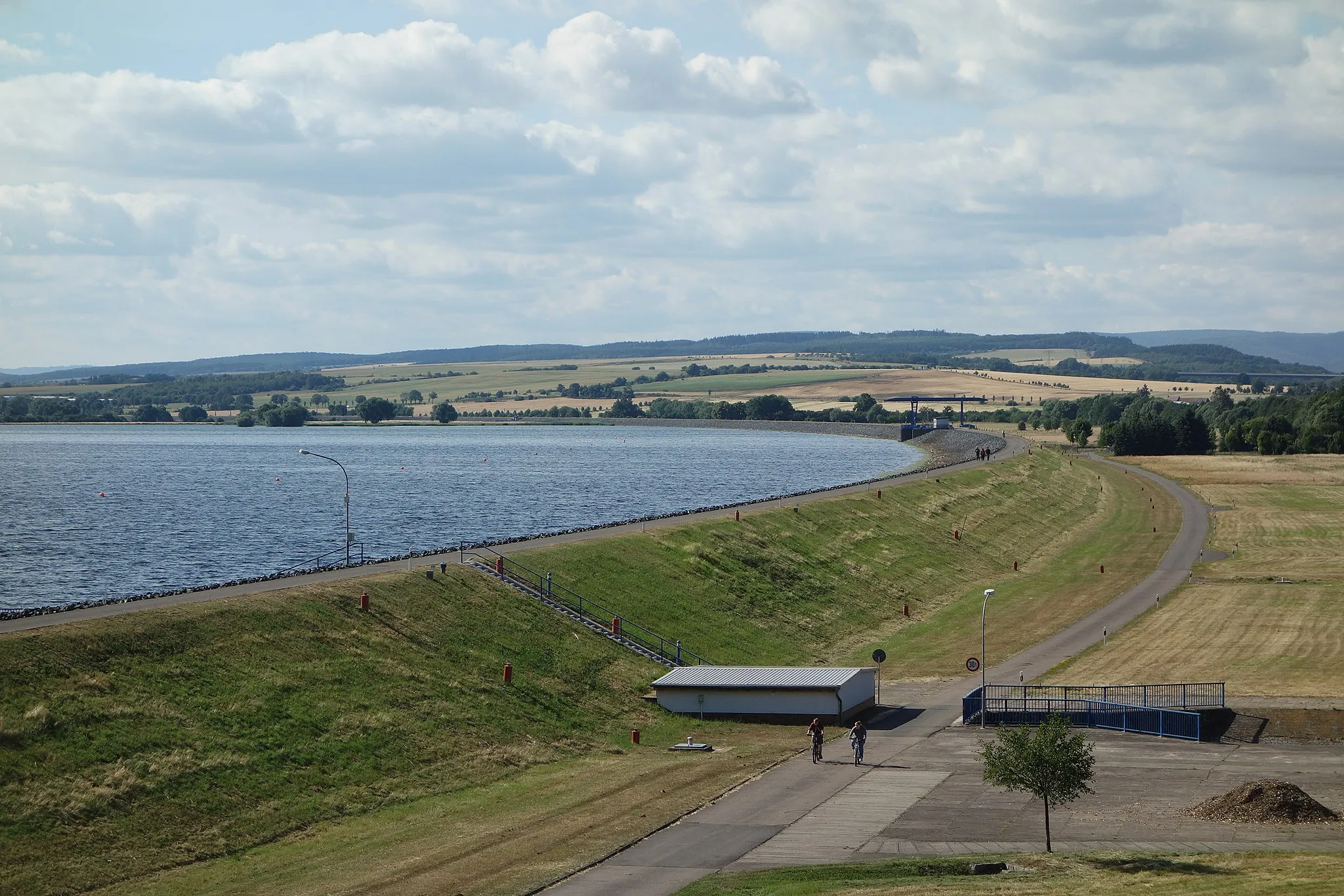 Photo showing: Kelbra dam and Reservoir, Germany. View from look out tower