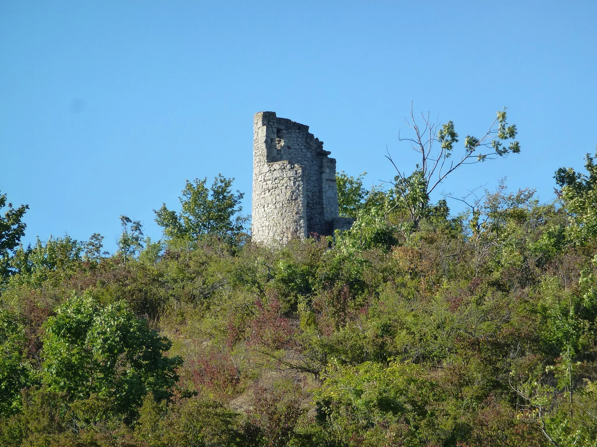 Photo showing: Die Horstbergwarte war Teil eines Wartesystem im Harzvorland bei Wernigerode. Der Wartturm wurde um 1250 auf Veranlassung des Regensteiner Grafen errichtet.